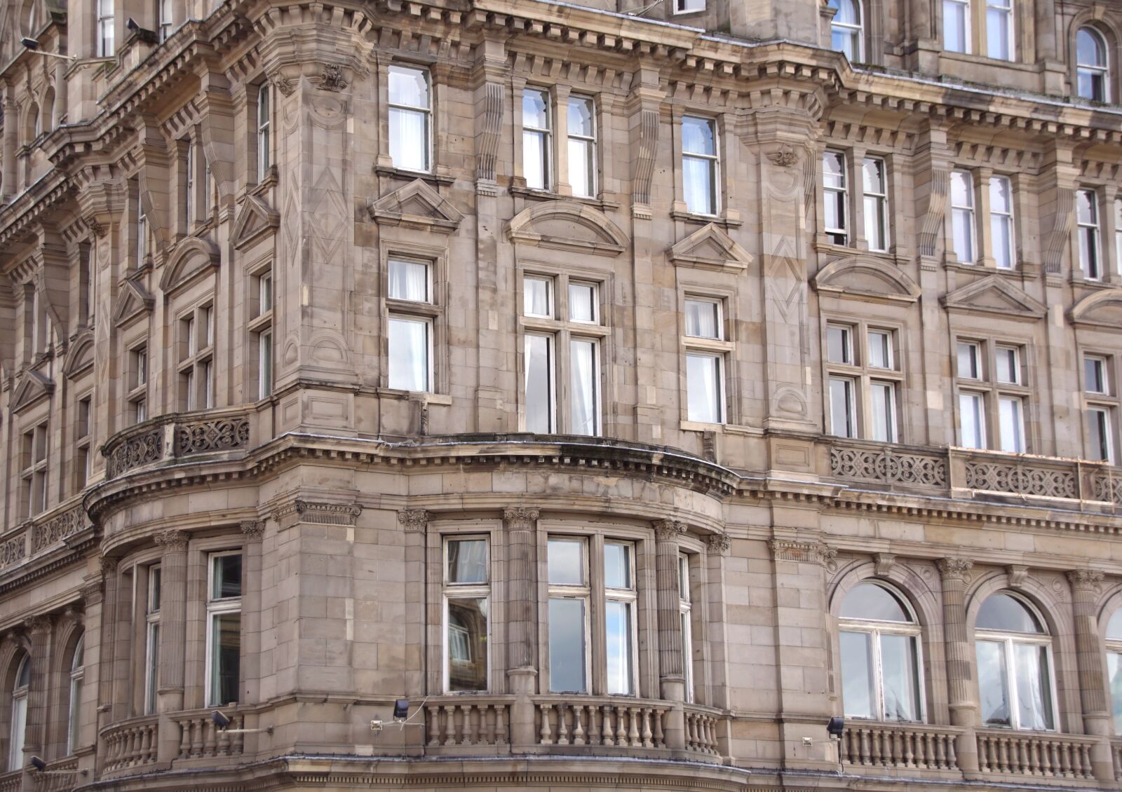 Sony SLT-A68 sample photo. Building, facade, lime stone photography