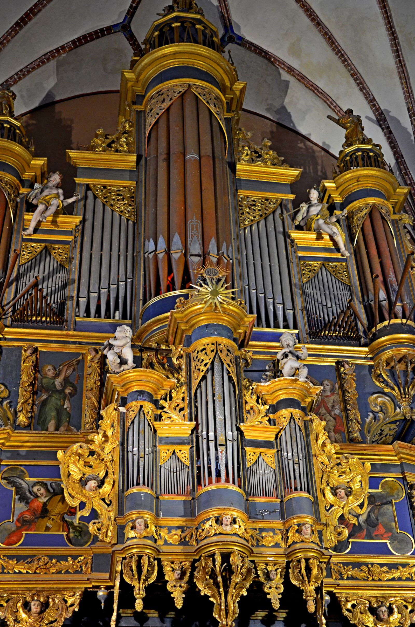 Nikon D5100 sample photo. The basilica, cathedral, organ photography
