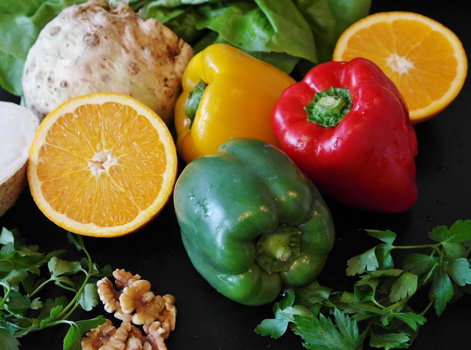 Samsung NX20 sample photo. Paprika, salad, food photography