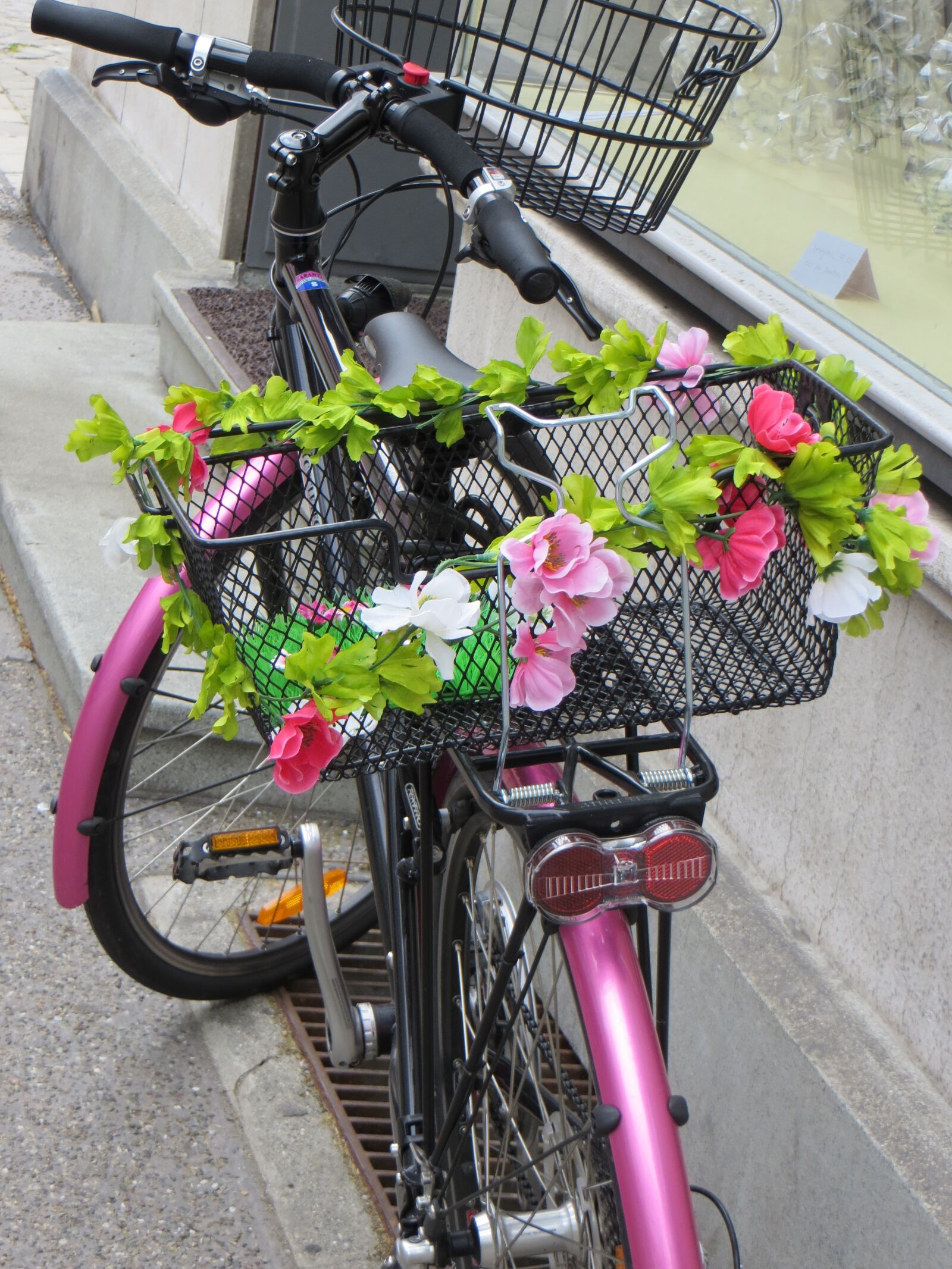 Canon PowerShot SX260 HS sample photo. Bike, pink, flower photography