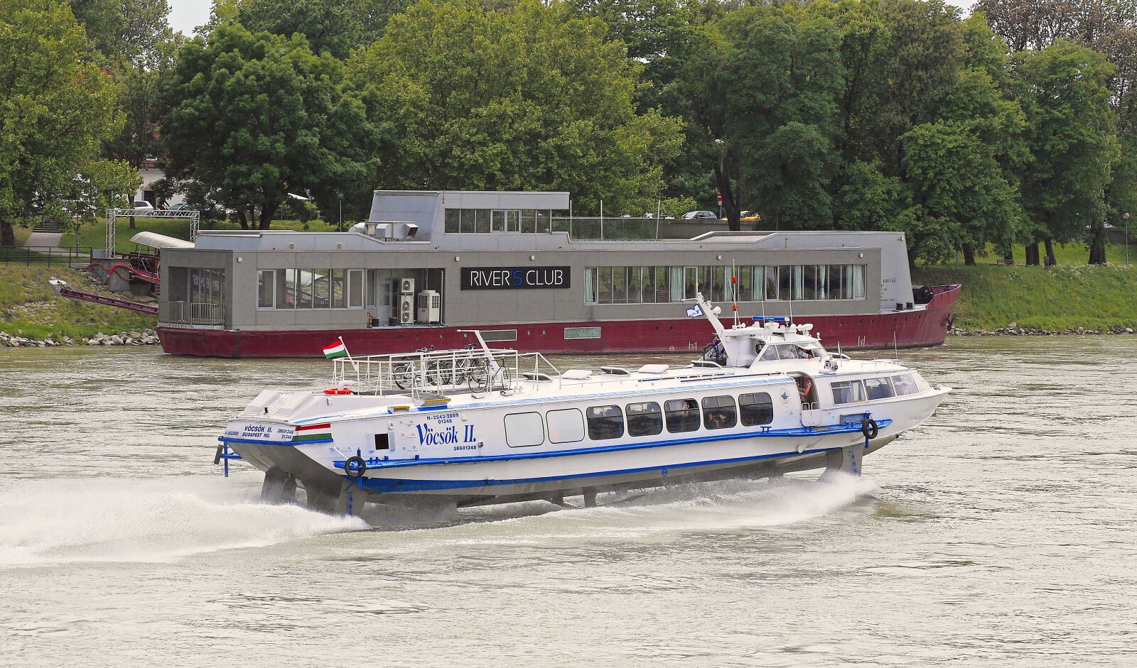 Panasonic Lumix DMC-GH3 sample photo. Hydrofoil, hungarian, danube photography
