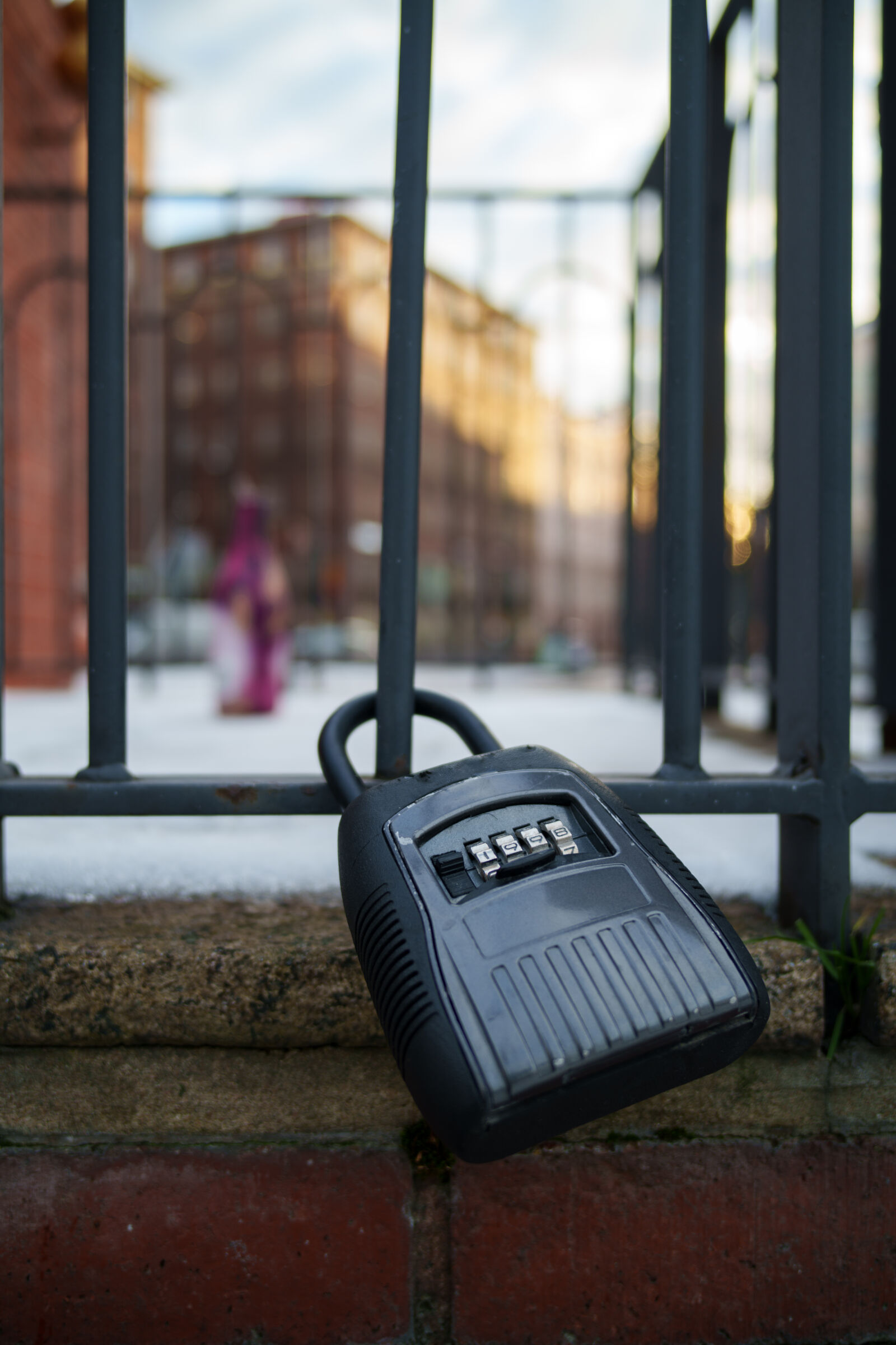 Samyang Remaster Slim 28mm F3.5 sample photo. Padlock fence photography