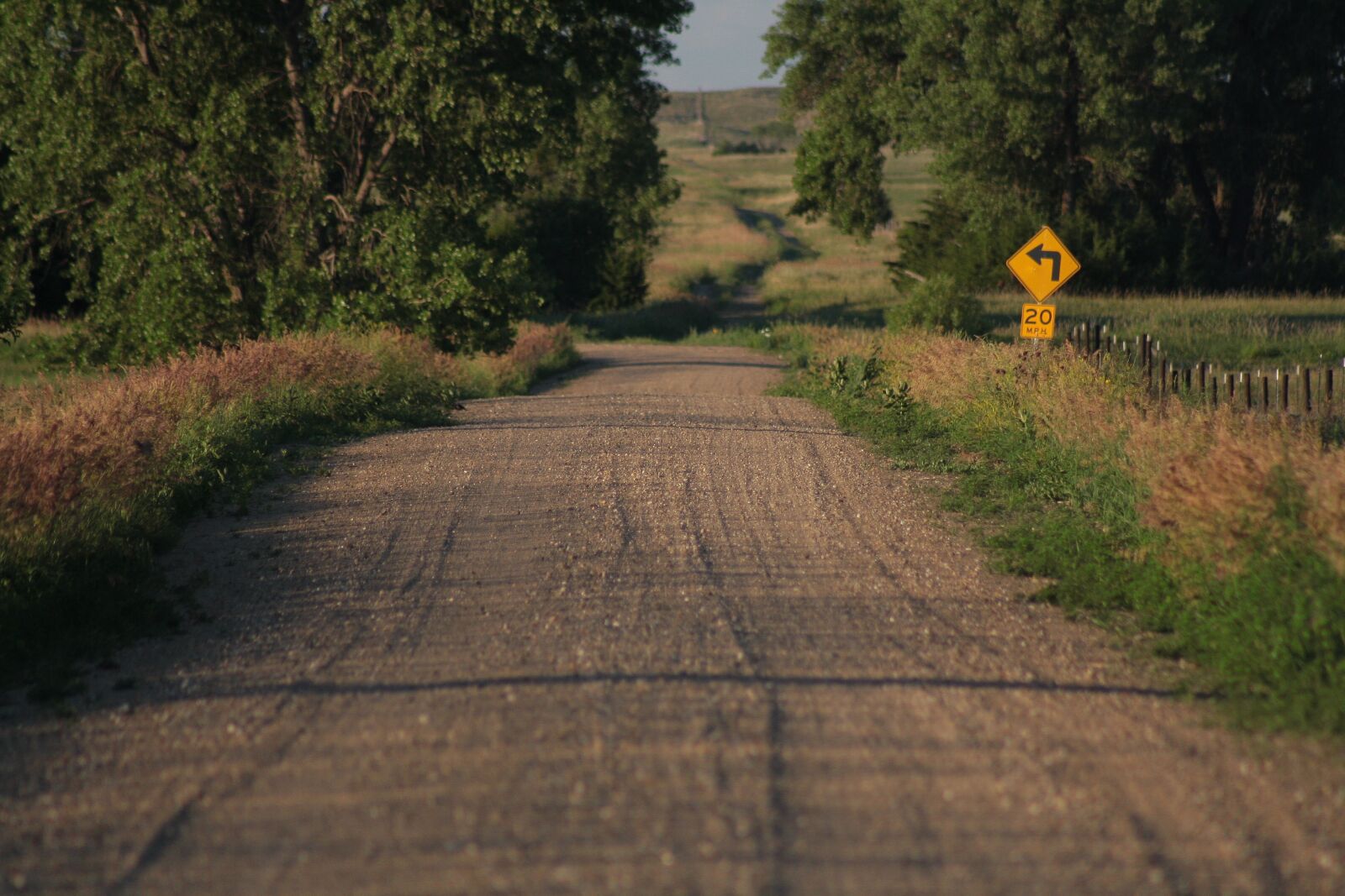 Canon EOS 1000D (EOS Digital Rebel XS / EOS Kiss F) sample photo. Rural, nebraska, gravel road photography
