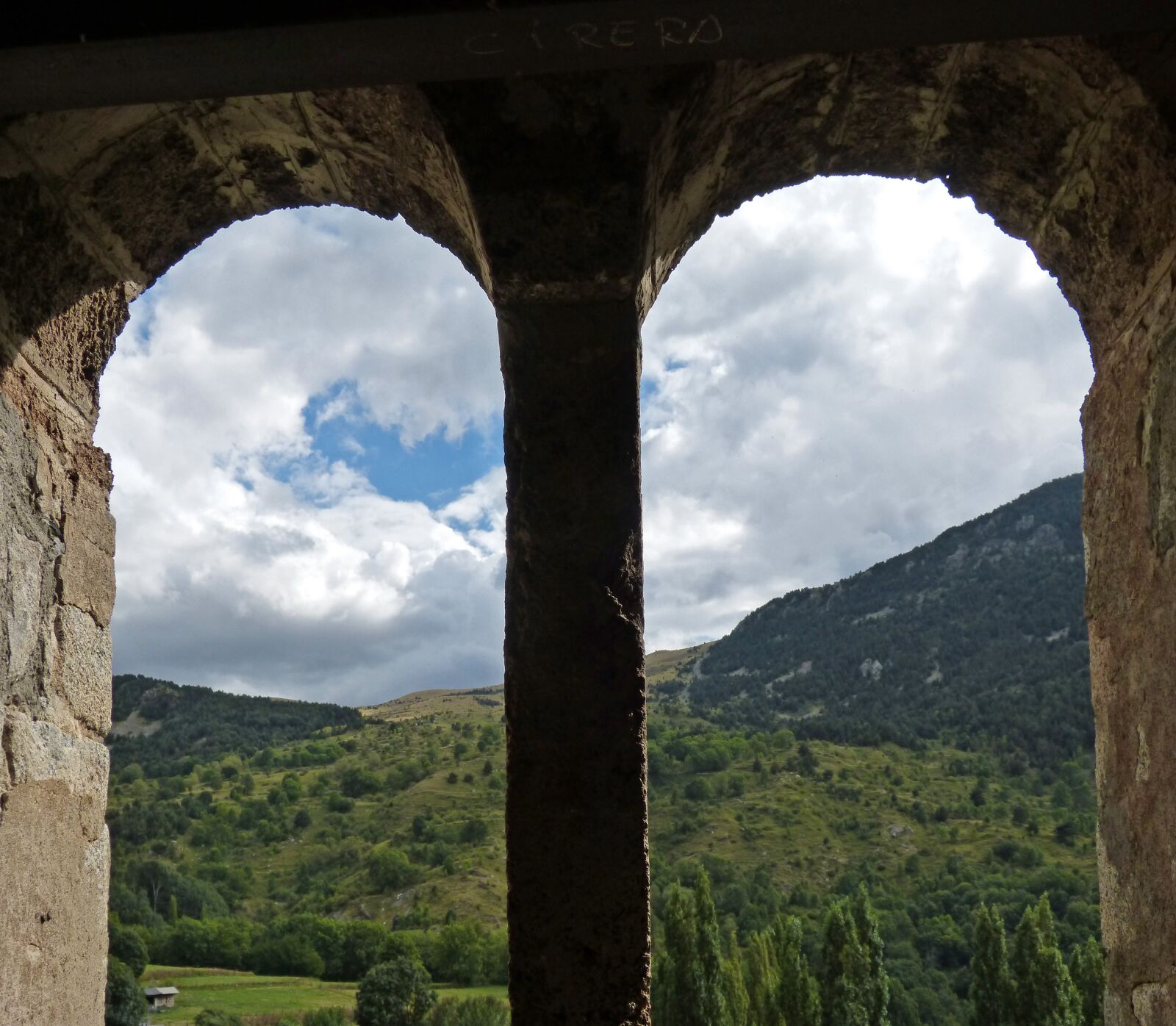 Panasonic DMC-FZ62 sample photo. Window, window lobed, romanesque photography