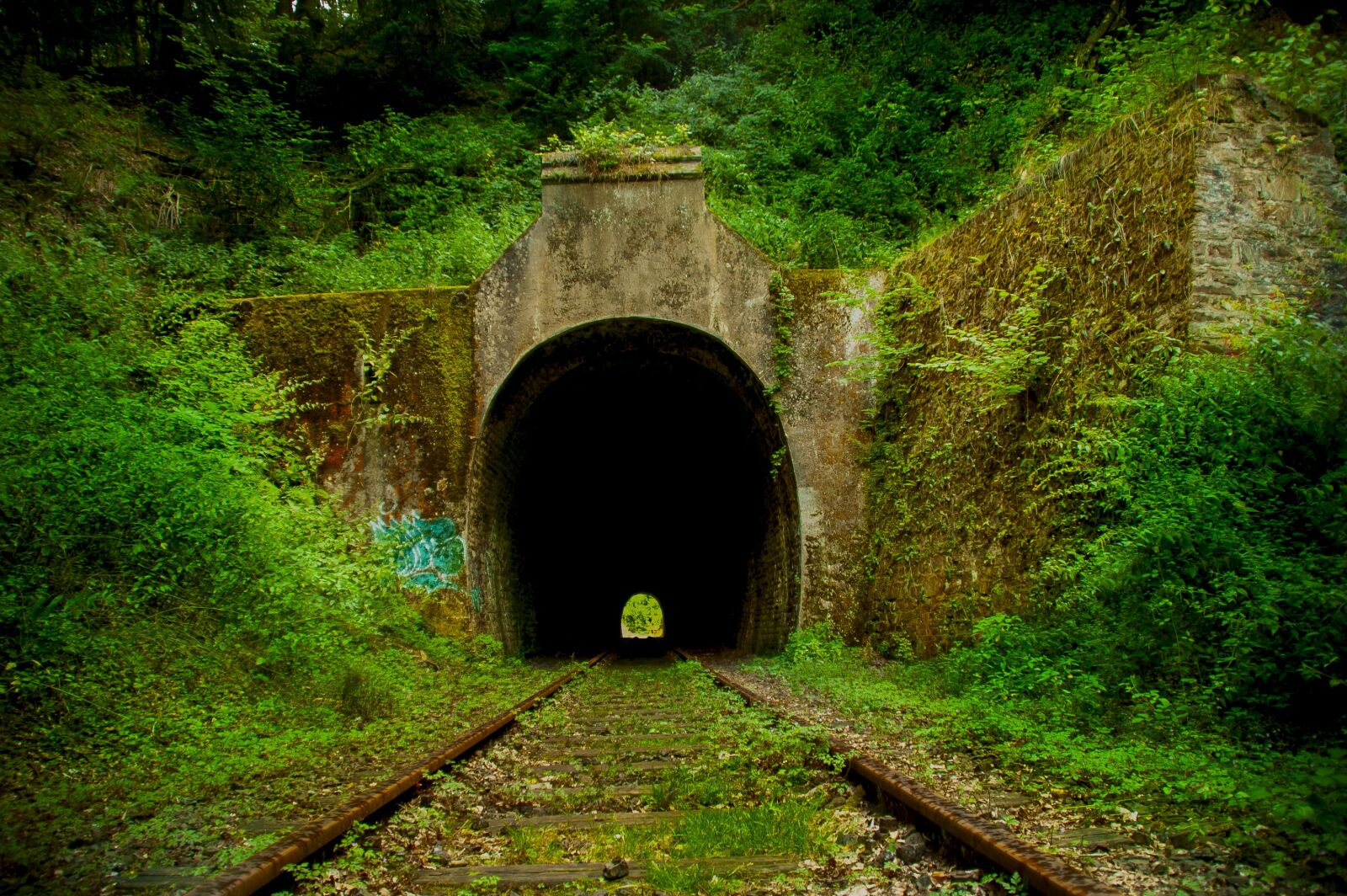 Tamron AF 18-200mm F3.5-6.3 XR Di II LD Aspherical (IF) Macro sample photo. Tunnel, train, railway tunnel photography