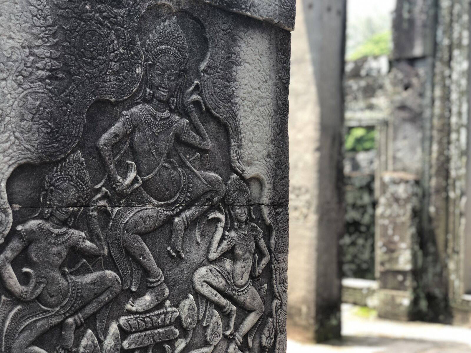 iPhone 8 Plus back dual camera 6.6mm f/2.8 sample photo. Ankor wat, apsara, tem photography