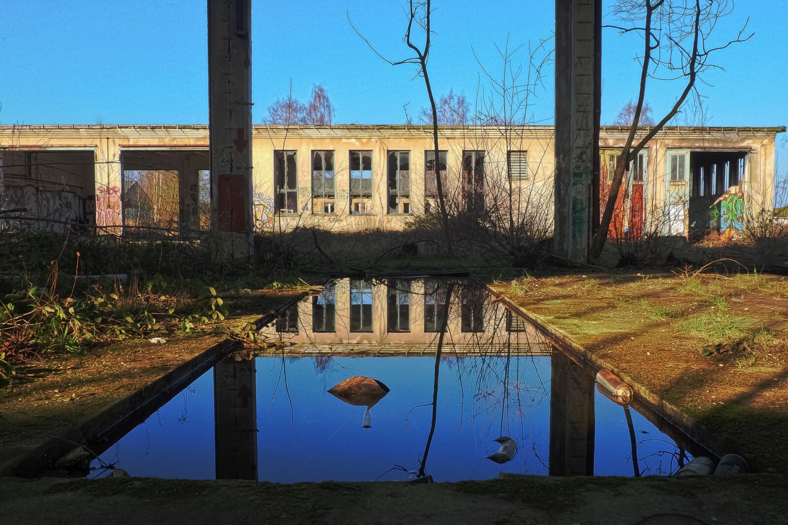 Olympus OM-D E-M10 sample photo. Lost places, building, abandoned photography