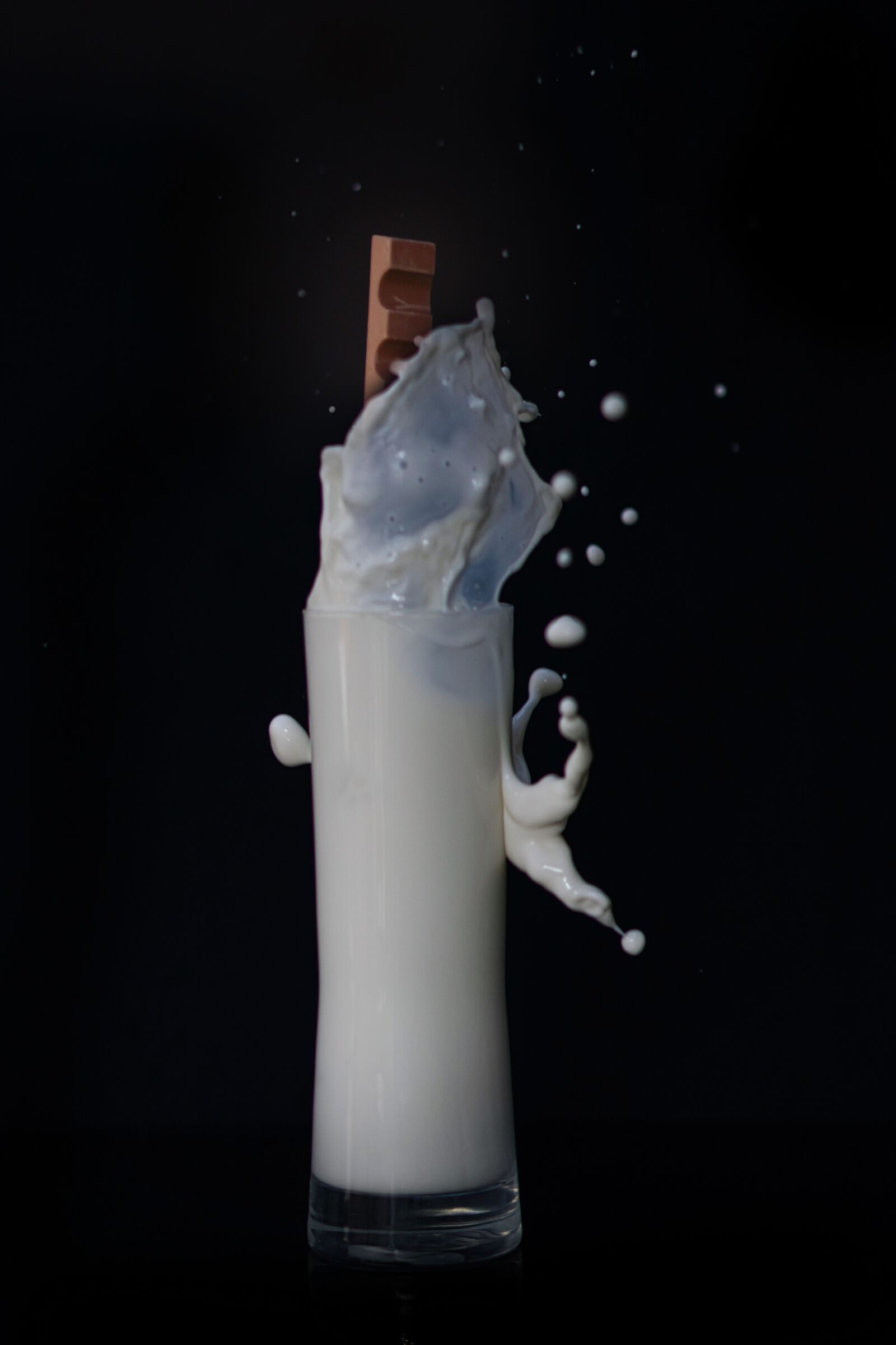 Sony a6400 sample photo. Milk, glass of milk photography