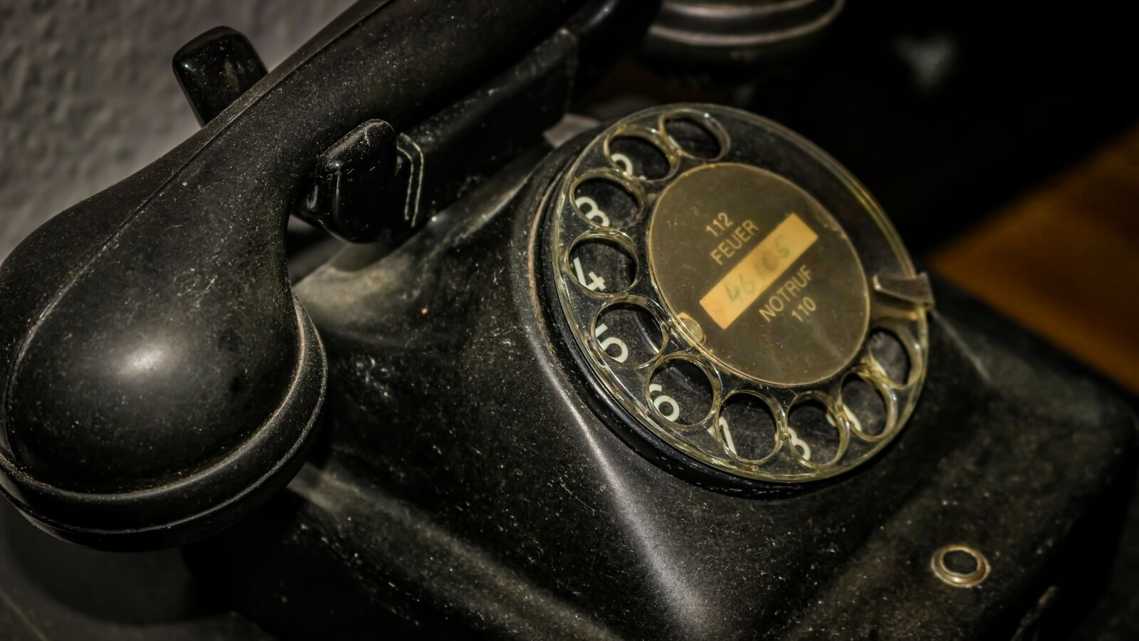 Canon EOS 100D (EOS Rebel SL1 / EOS Kiss X7) sample photo. Phone, old, telephone photography