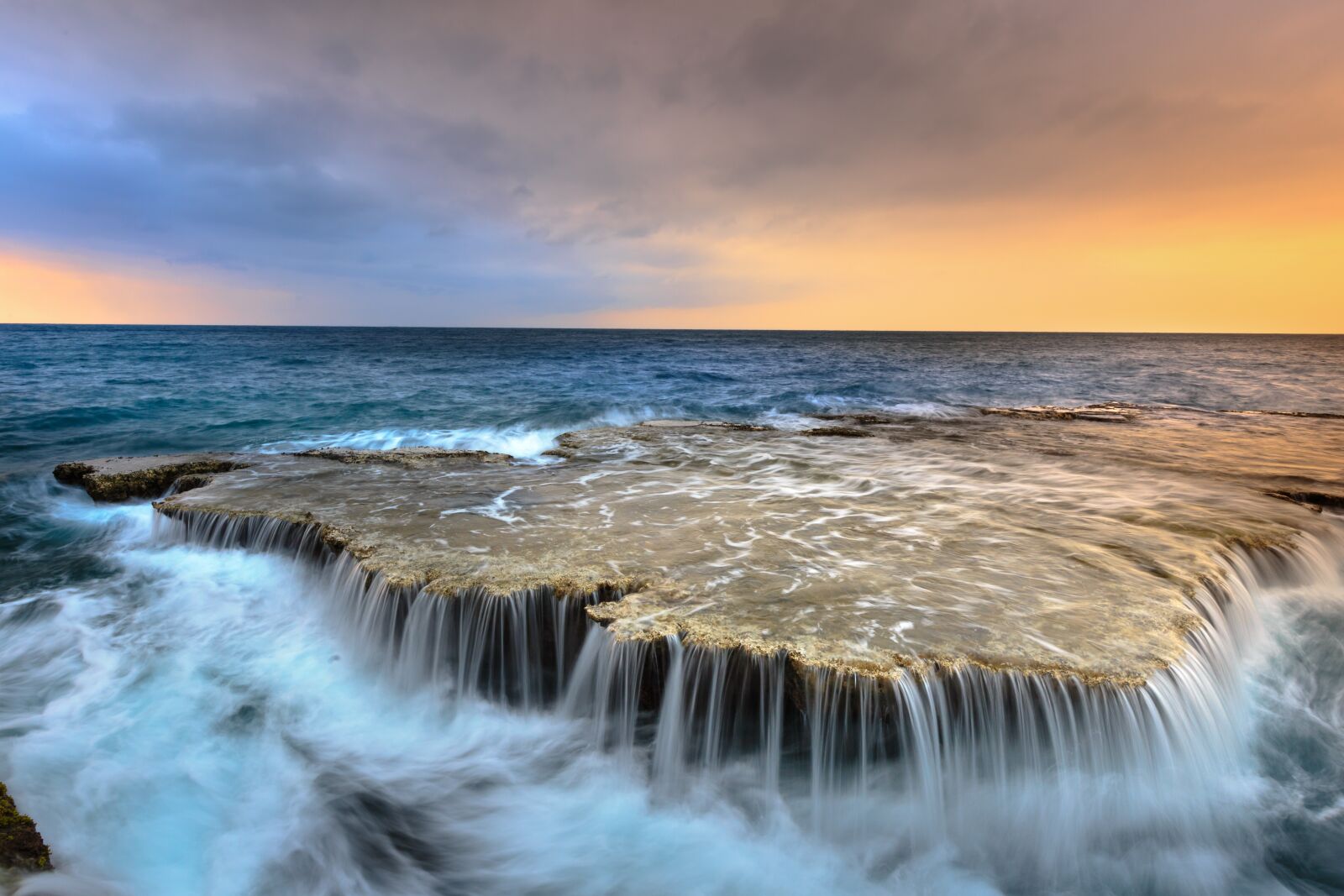 Canon EF 16-35mm F4L IS USM sample photo. The sea, the waterfall photography