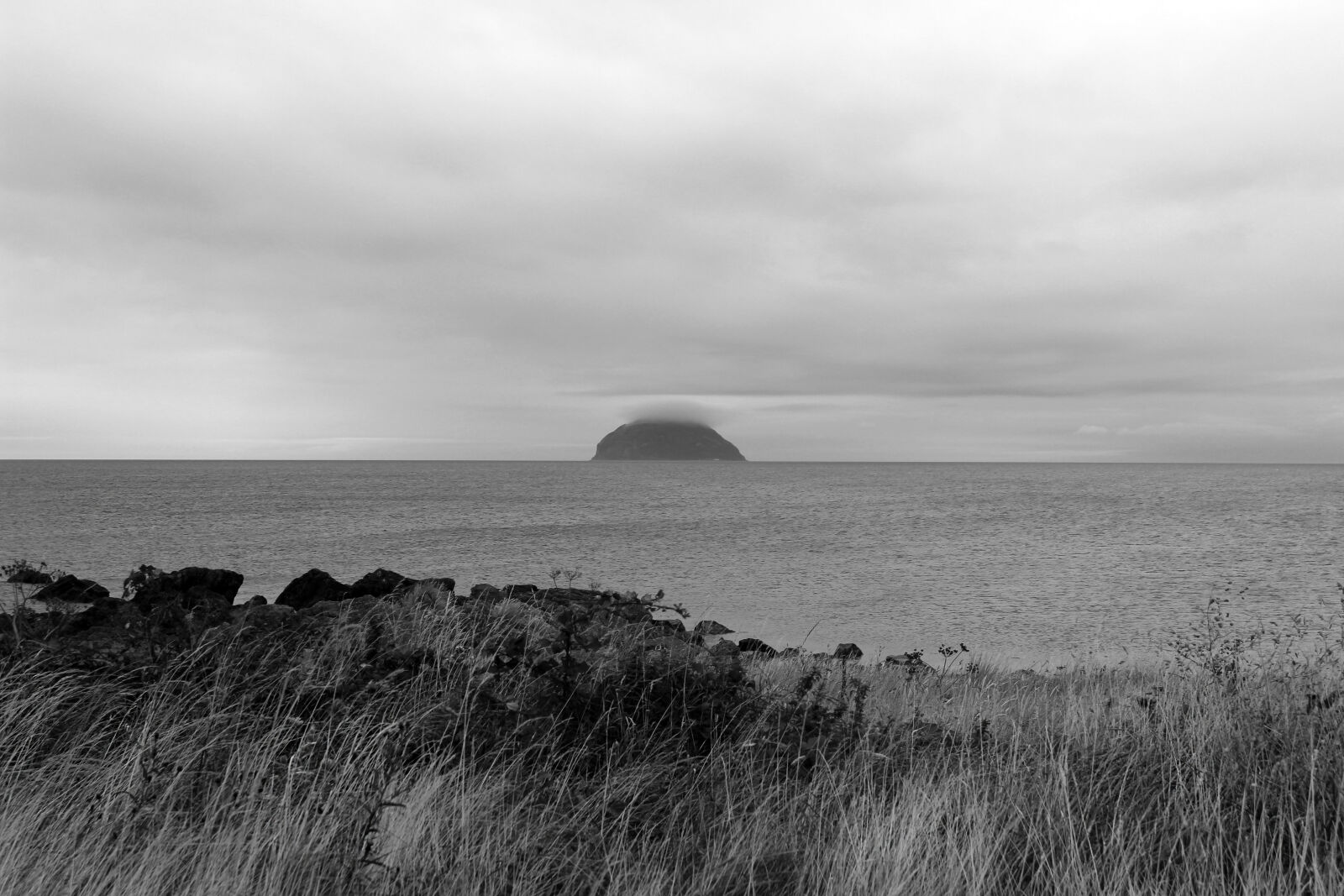 Canon EOS 600D (Rebel EOS T3i / EOS Kiss X5) sample photo. Black, and, white, coast photography