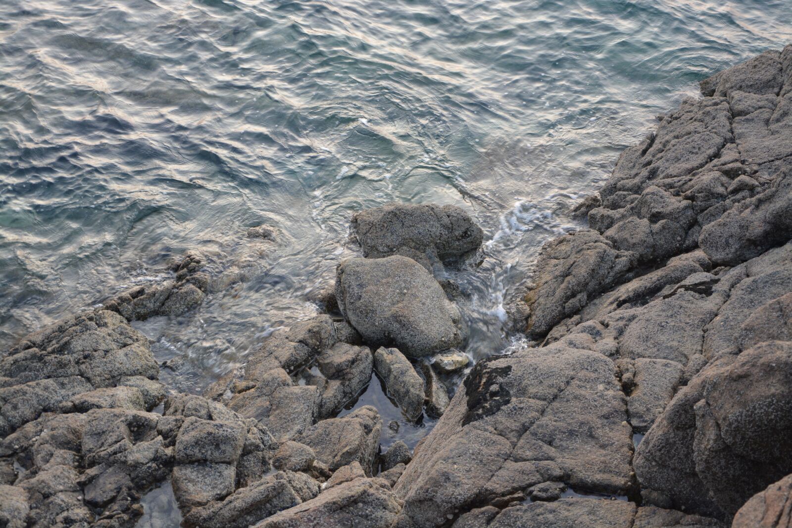 Nikon D5200 sample photo. Rocks, sea, beach photography
