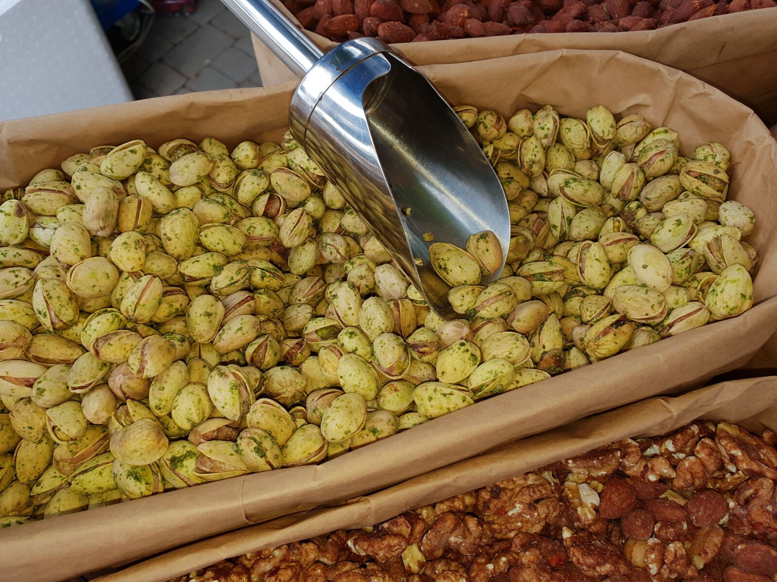 Samsung Galaxy S9+ sample photo. Background, pistachios, goodies photography