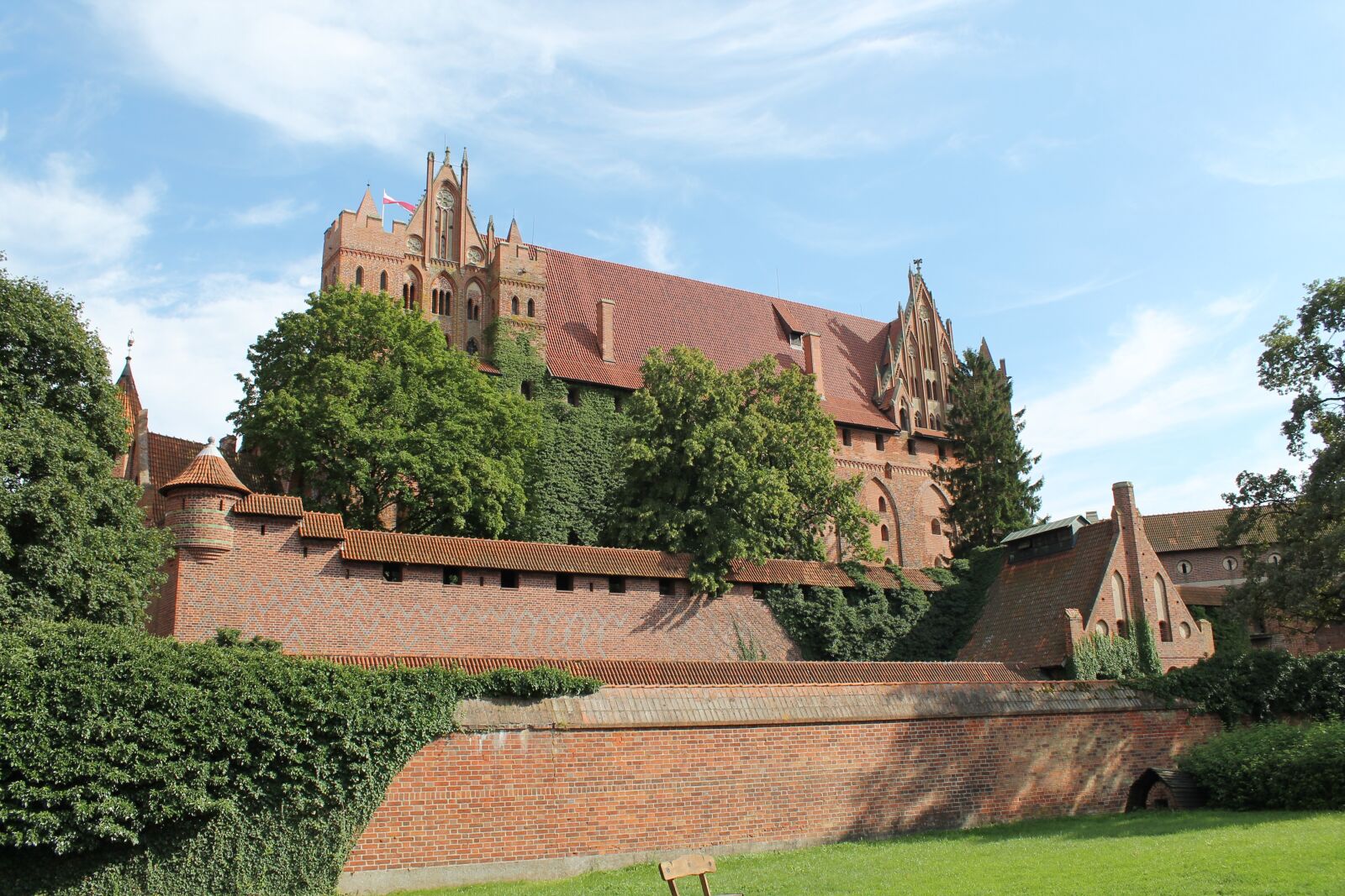 Canon EOS 1100D (EOS Rebel T3 / EOS Kiss X50) sample photo. Malbork castle, poland, places photography