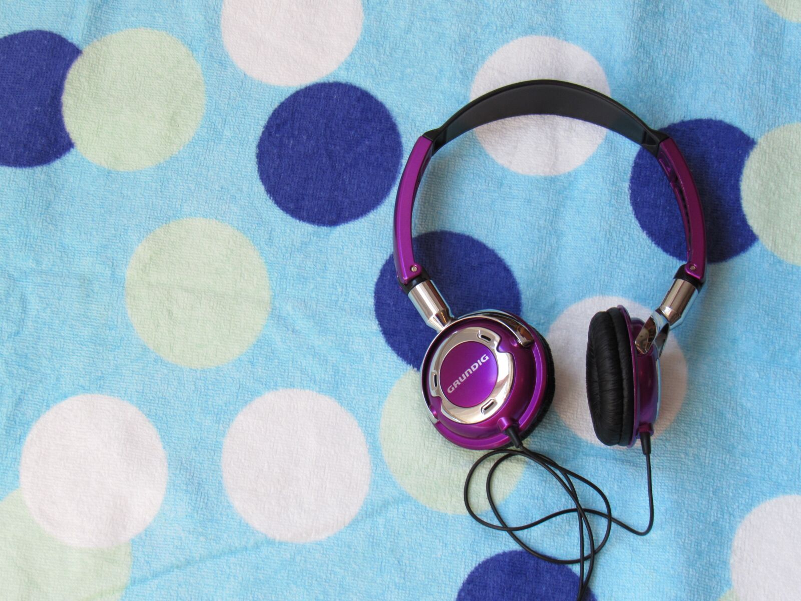 Canon PowerShot SX530 HS sample photo. Headphones, music, entertainment photography