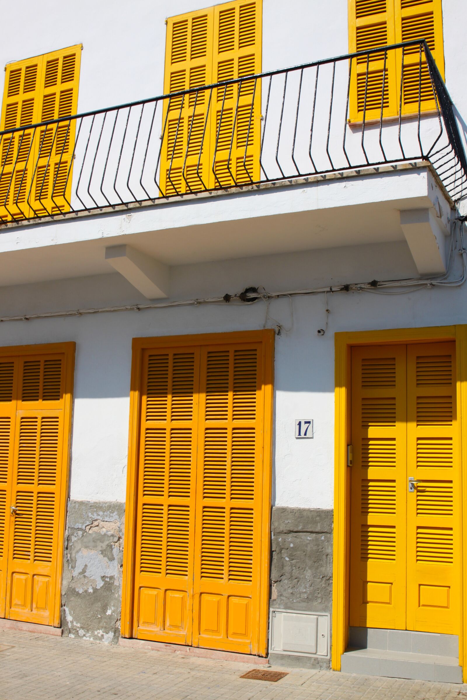 Canon EOS 500D (EOS Rebel T1i / EOS Kiss X3) sample photo. Window, shutters, balcony photography