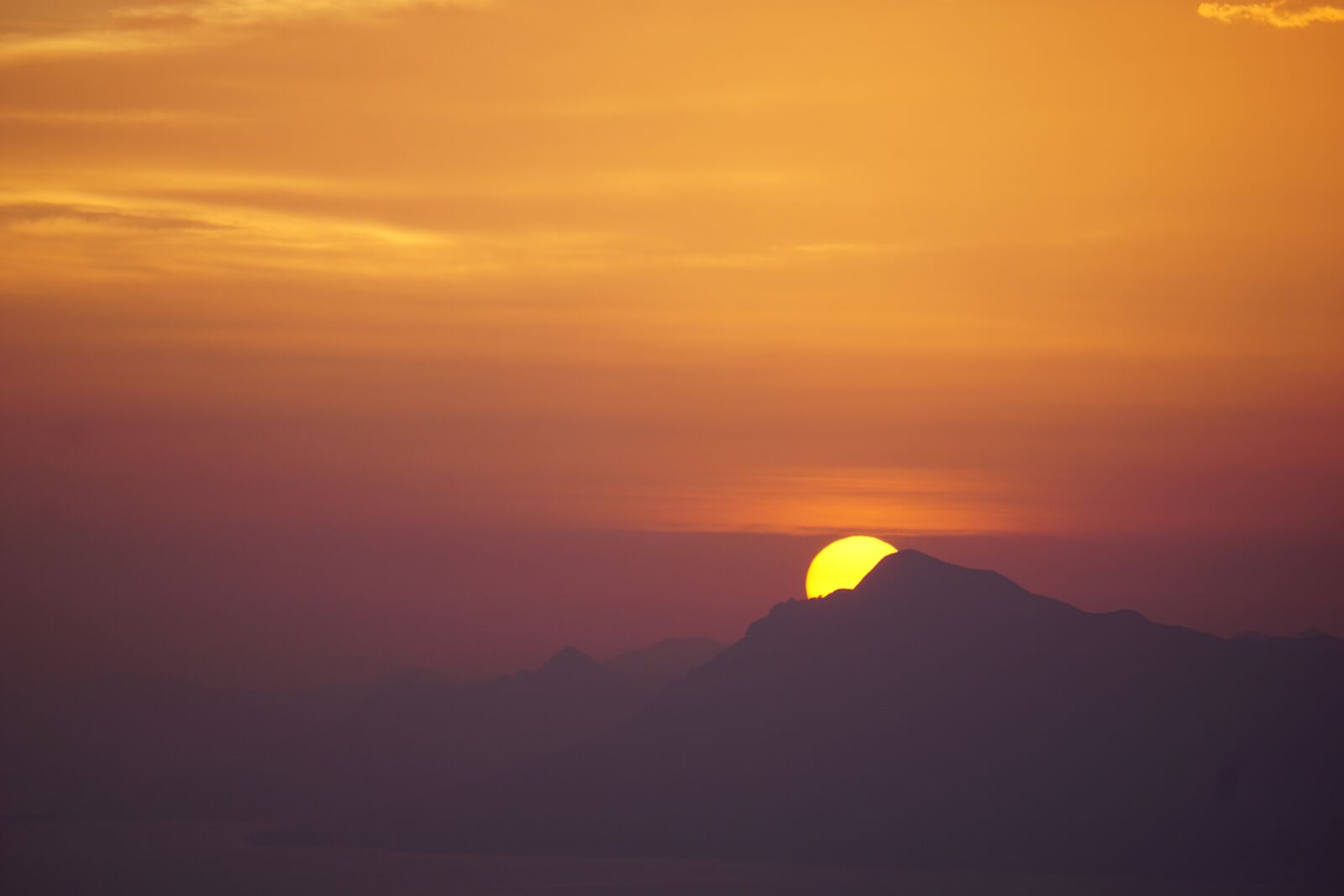 Sony E 55-210mm F4.5-6.3 OSS sample photo. Sea, sunset, mountains photography