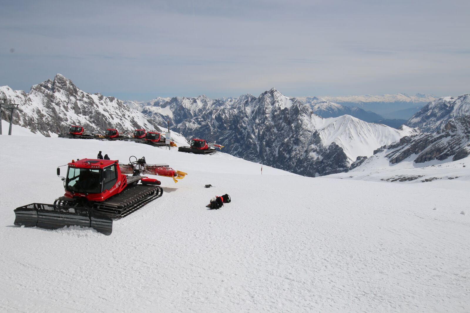 Canon EOS 70D + Canon EF 16-35mm F4L IS USM sample photo. Technology, snow groomer, winter photography