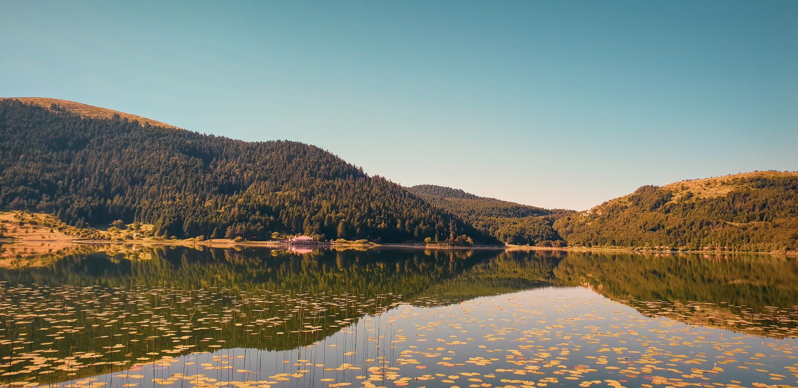 Samsung Galaxy S9+ sample photo. Lake, mountain, green photography