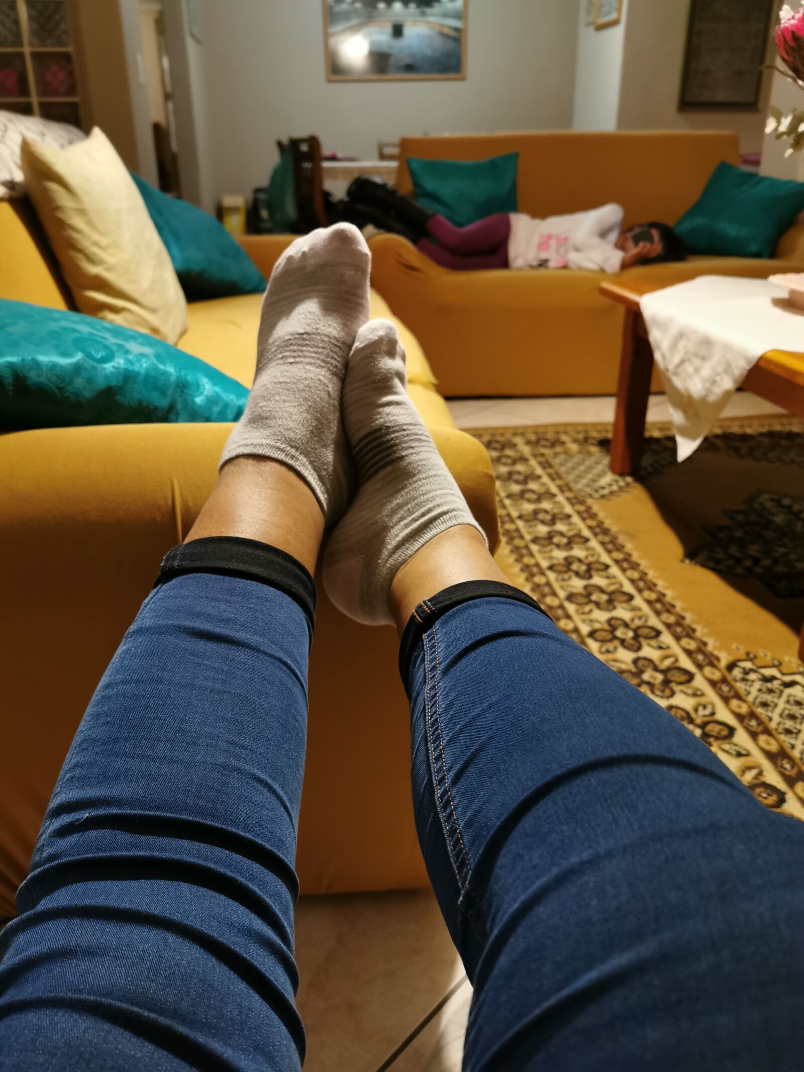 HUAWEI VOG-L29 sample photo. Feet up, legs, jeans photography