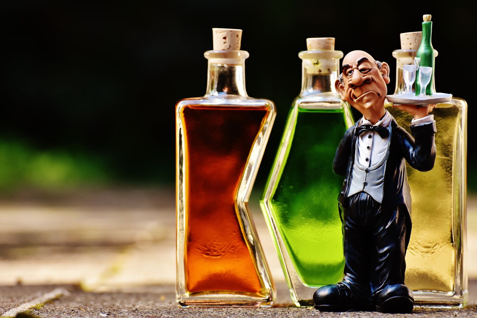 Nikon D7200 sample photo. Waiter, beverages, bottles photography