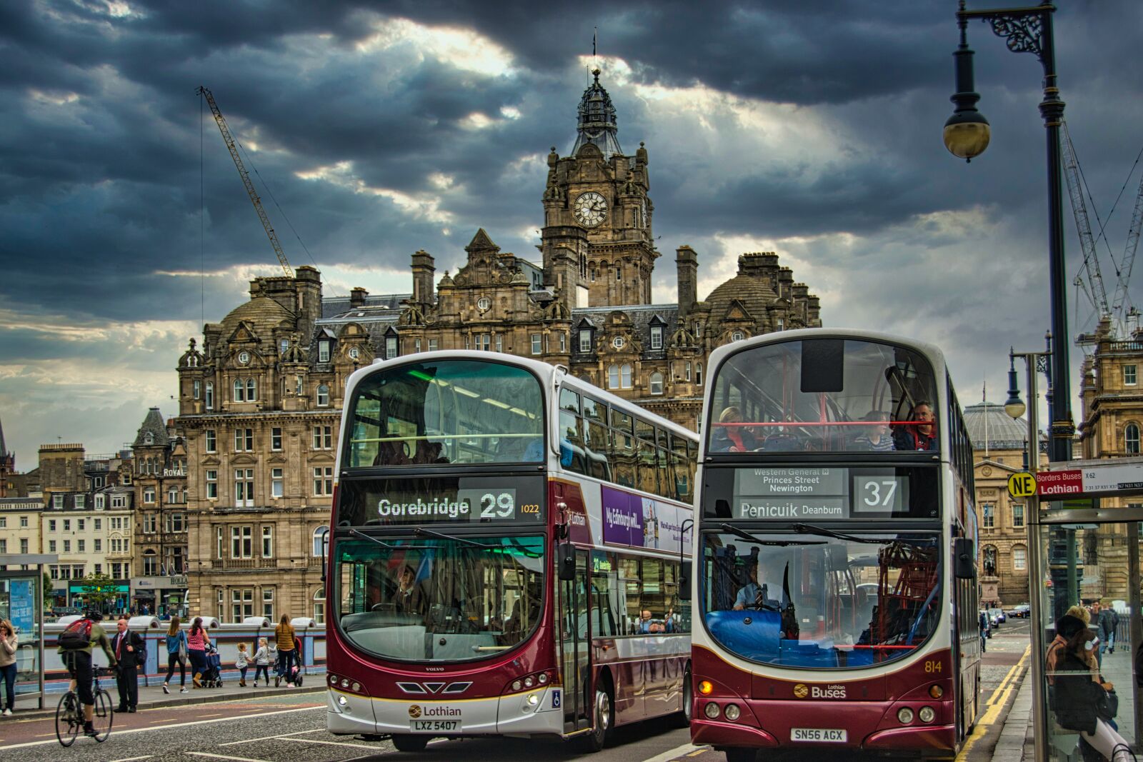 Nikon D5300 sample photo. Edinburgh, city, buses photography