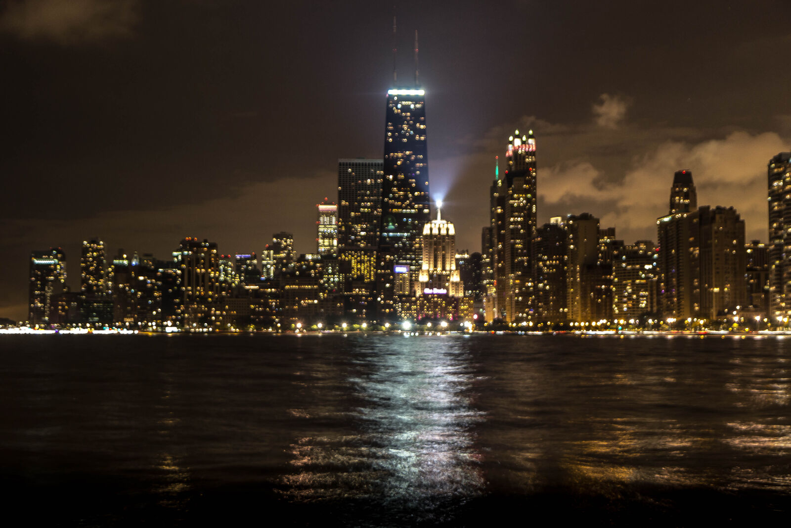 Canon EOS 60D + Canon EF-S 17-55mm F2.8 IS USM sample photo. Chicago, cityscape, nightscape photography