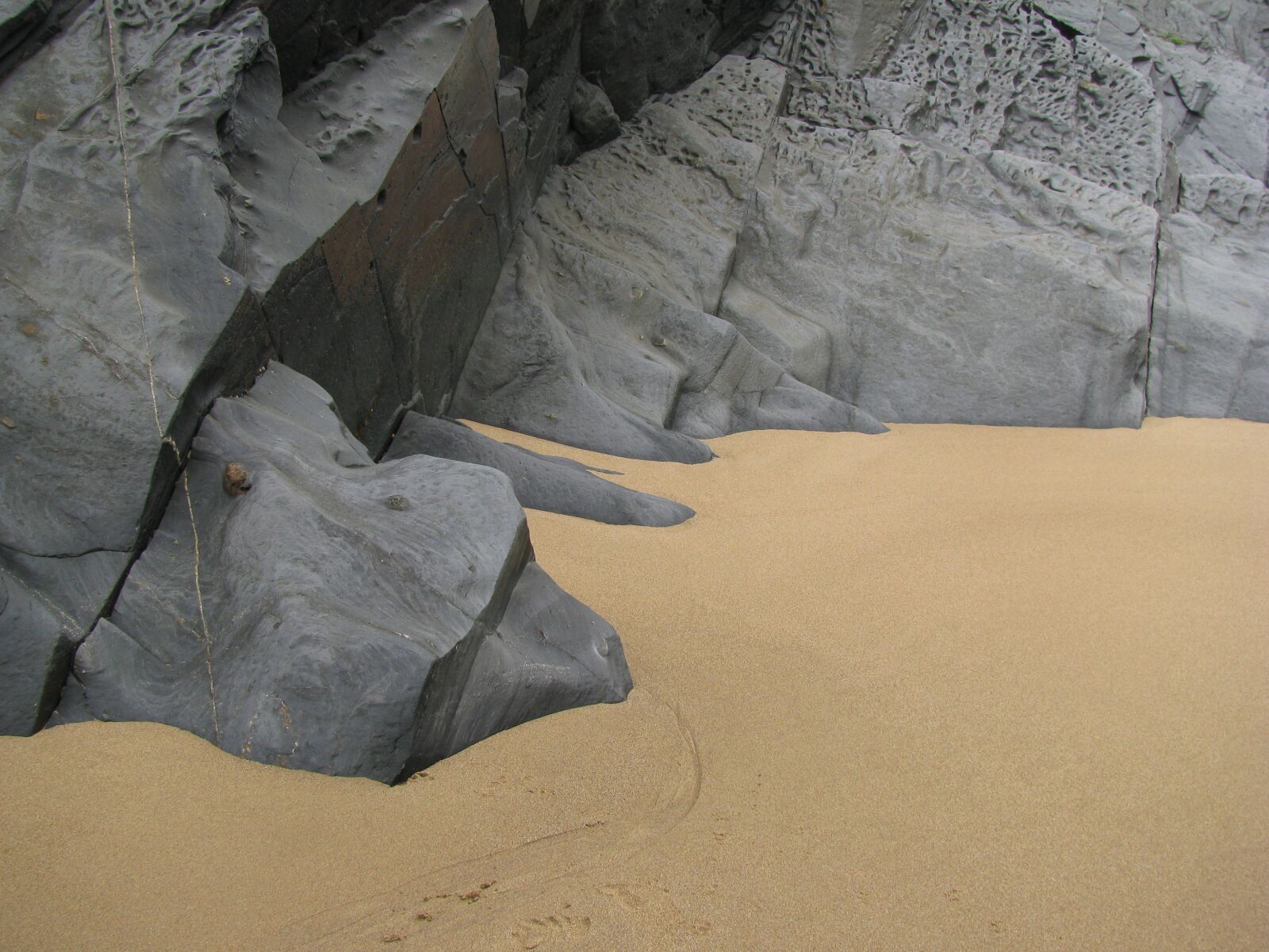 Canon POWERSHOT SX100 IS sample photo. Rocks, mountain, sand photography
