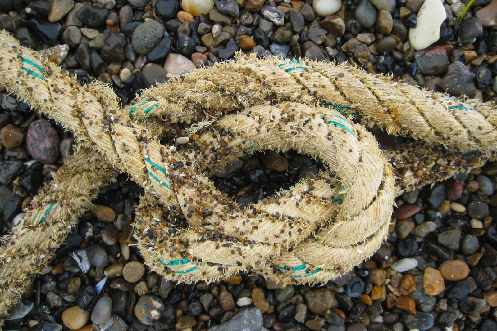 Canon DIGITAL IXUS 70 sample photo. Rope, dew, knitting photography