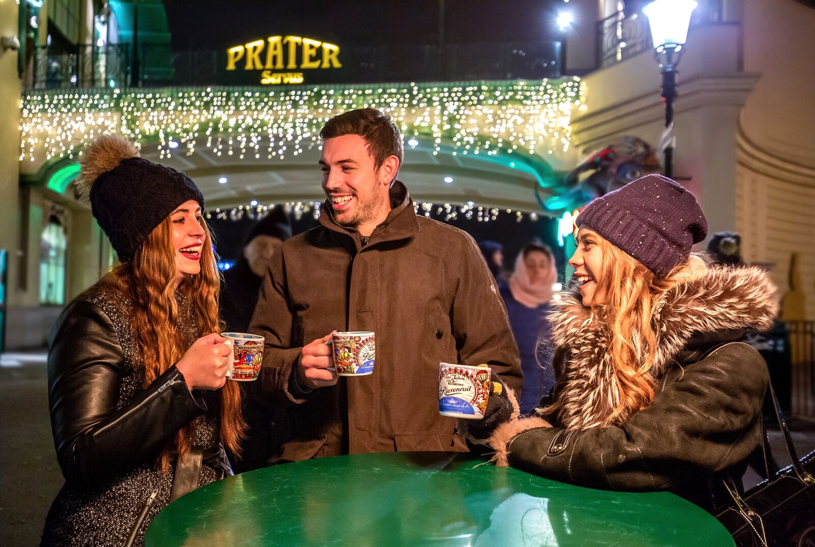 Canon EF 16-35mm F4L IS USM sample photo. Winter market at the photography