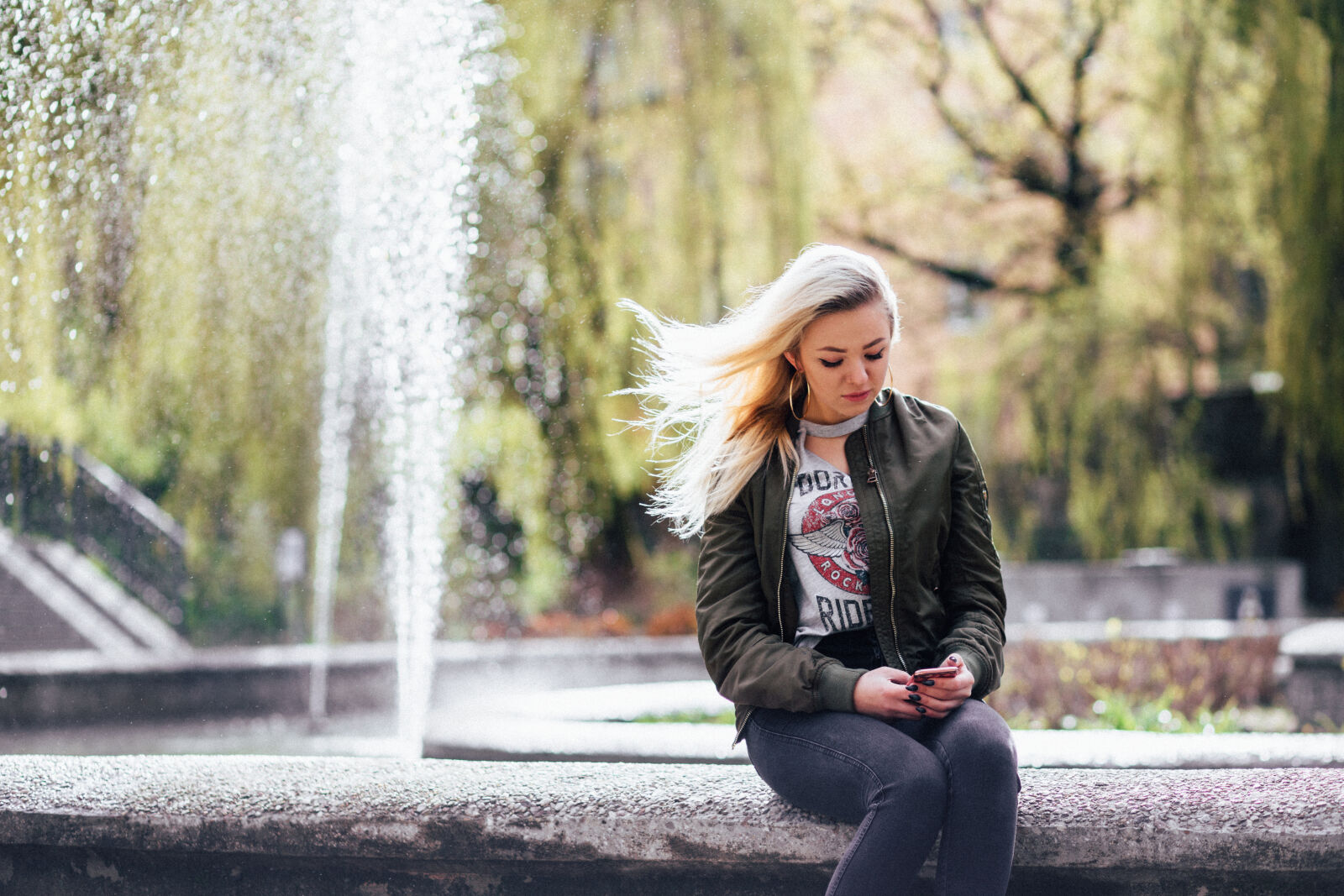 Canon EF 85mm F1.8 USM sample photo. Blonde, blur, daylight, fashion photography