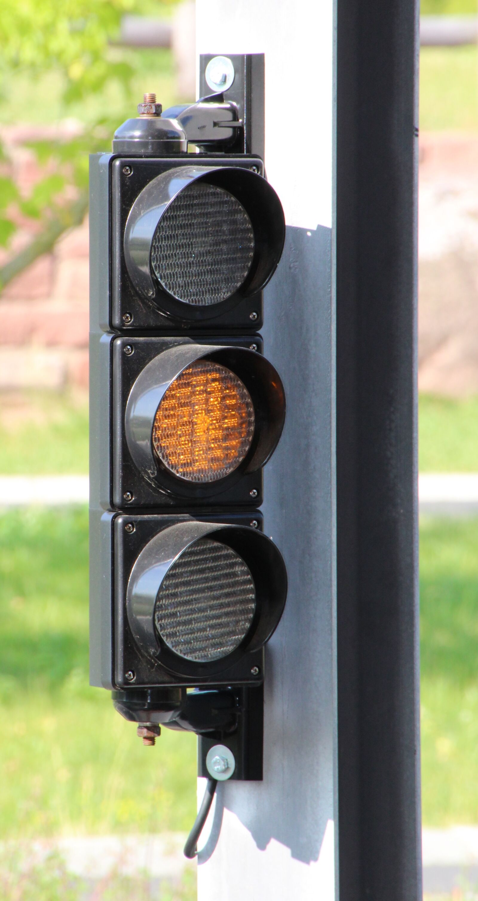Canon EOS 1200D (EOS Rebel T5 / EOS Kiss X70 / EOS Hi) sample photo. Traffic lights, orange, traffic photography