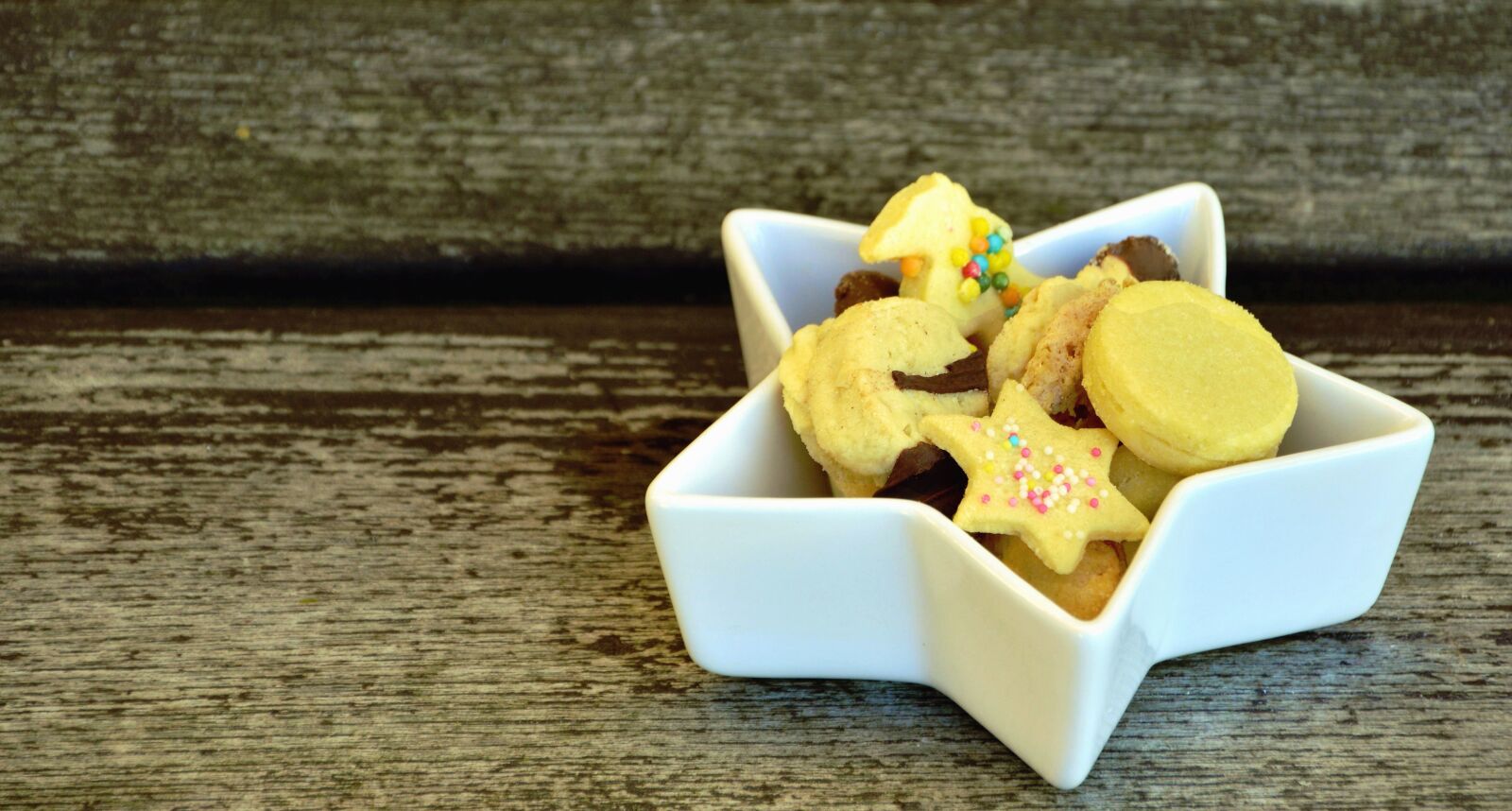 Nikon D5200 sample photo. Wooden, cookie, sweet, bowl photography