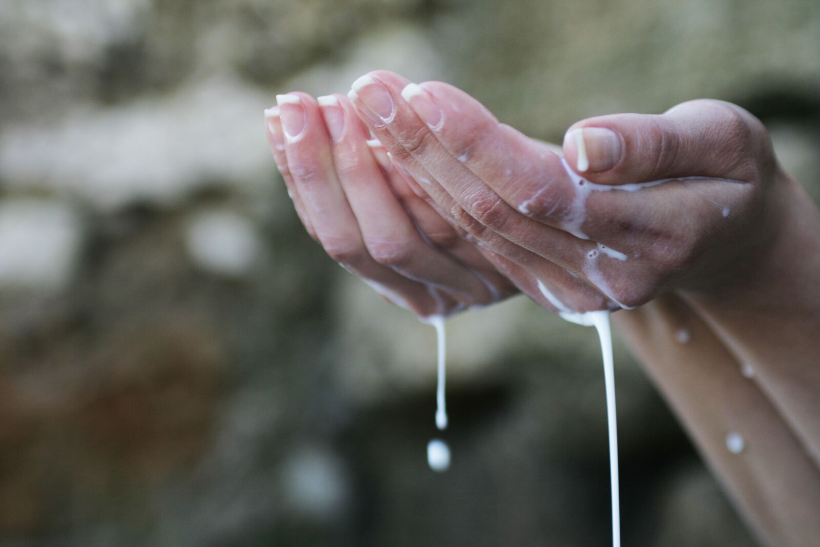 Canon EOS 400D (EOS Digital Rebel XTi / EOS Kiss Digital X) sample photo. Hands, prayer, milk photography
