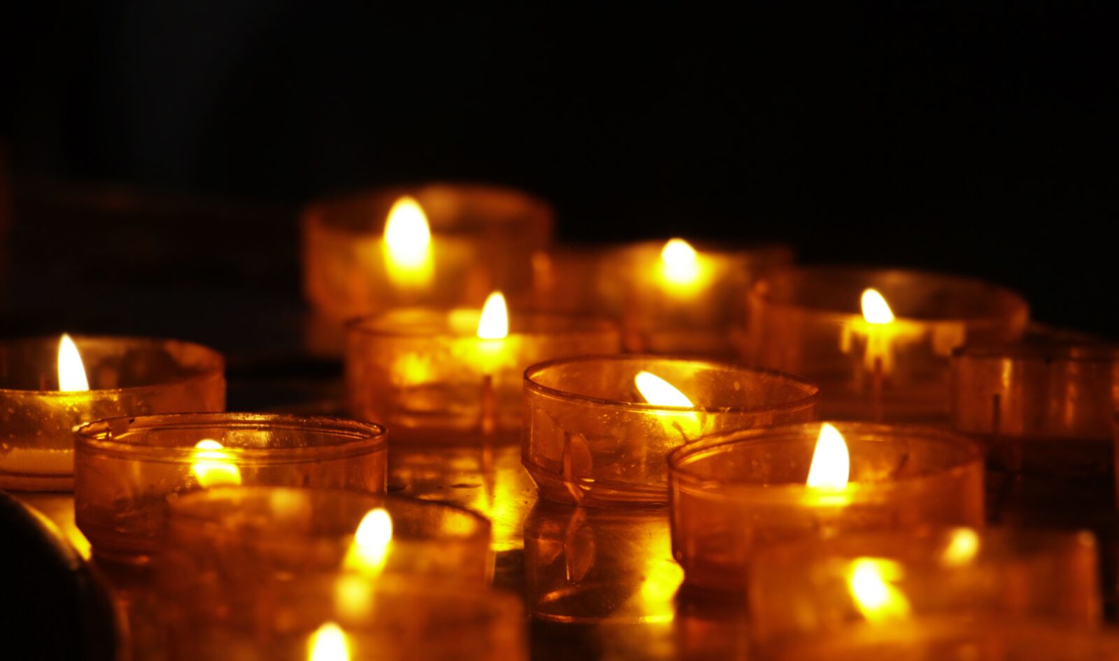 Canon EOS 100D (EOS Rebel SL1 / EOS Kiss X7) sample photo. Tea lights, candles, candlelight photography