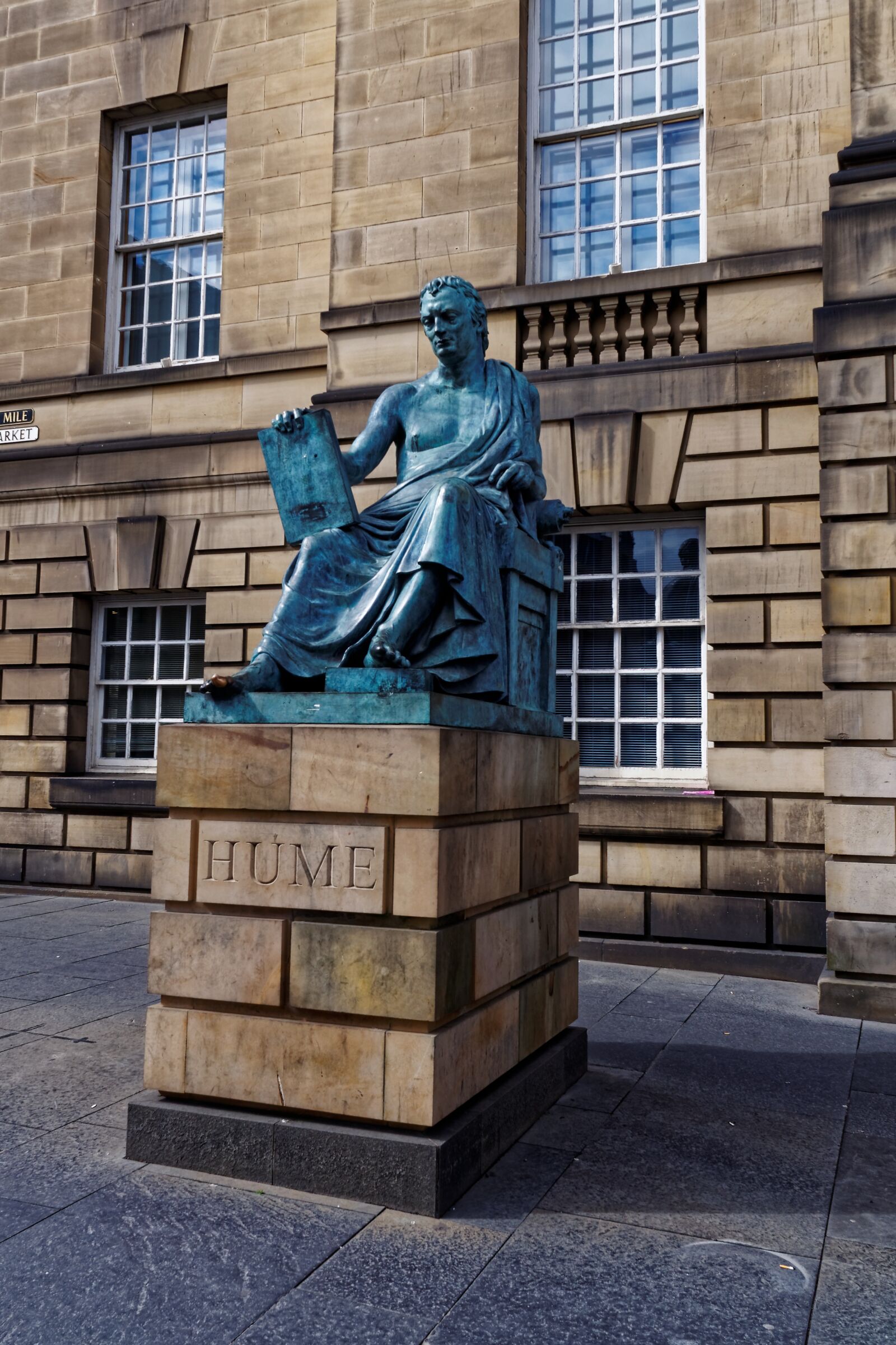 Nikon D90 sample photo. Hume, statue, road photography