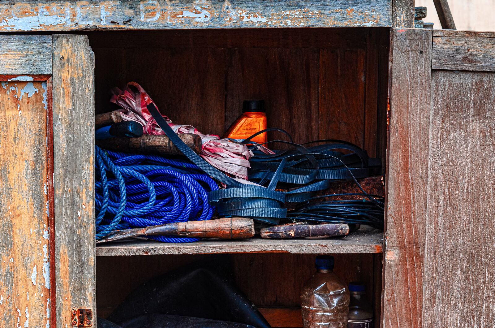 Nikon D5100 sample photo. Wardrobe, blue, slap rope photography