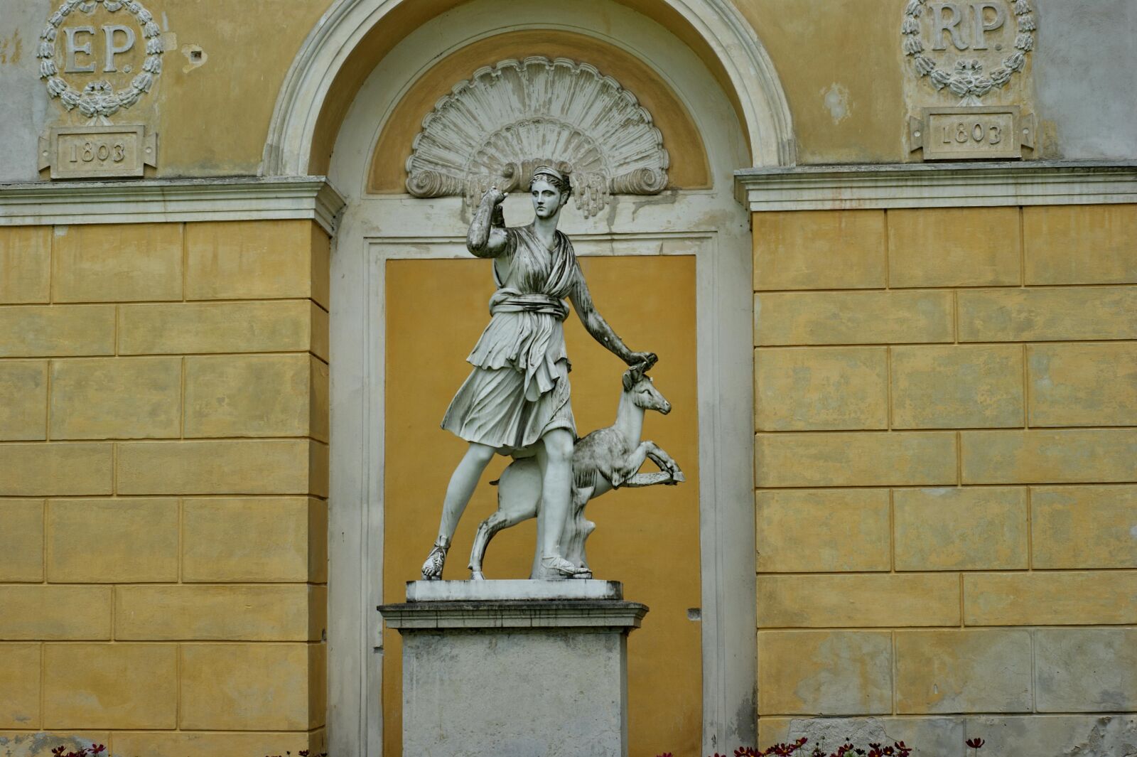 Sony Alpha DSLR-A290 sample photo. The goddess diana, diana photography