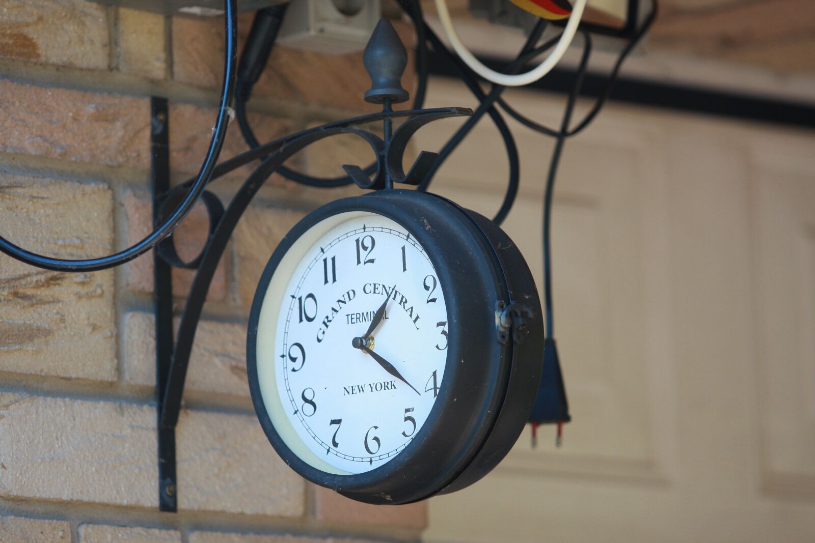 Canon EOS 40D sample photo. Clock, station clock, time photography