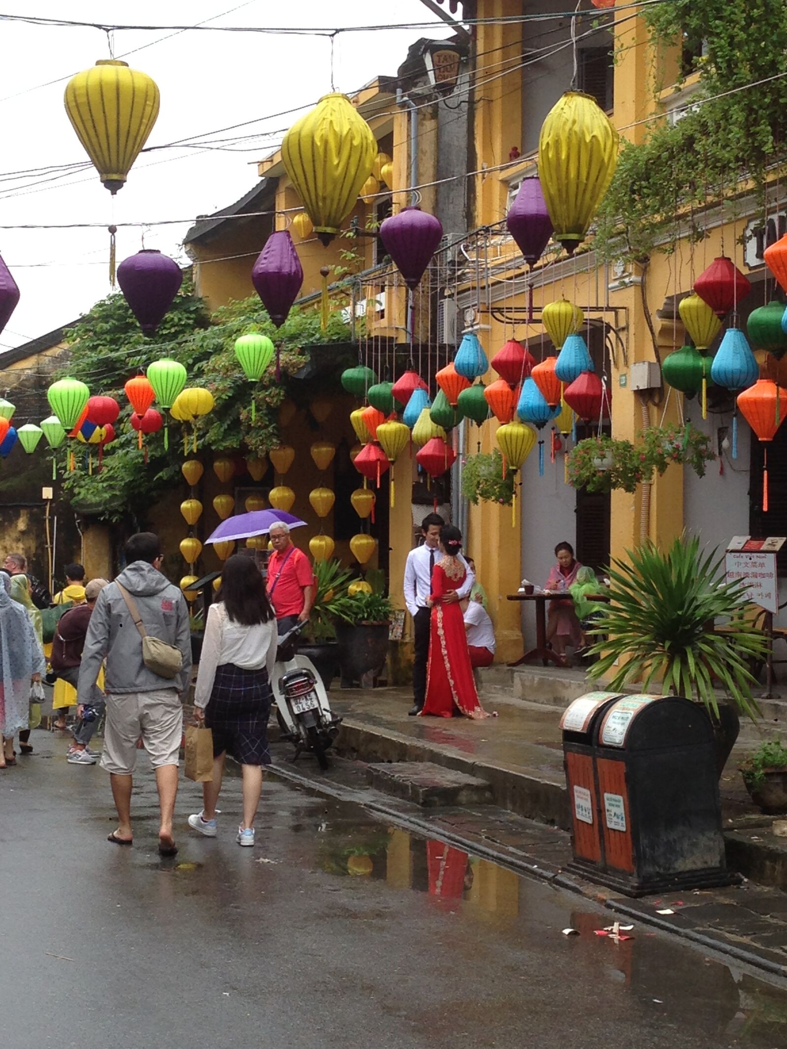 iPhone 5 back camera 4.12mm f/2.4 sample photo. Vietnam, lanterns, traditional photography