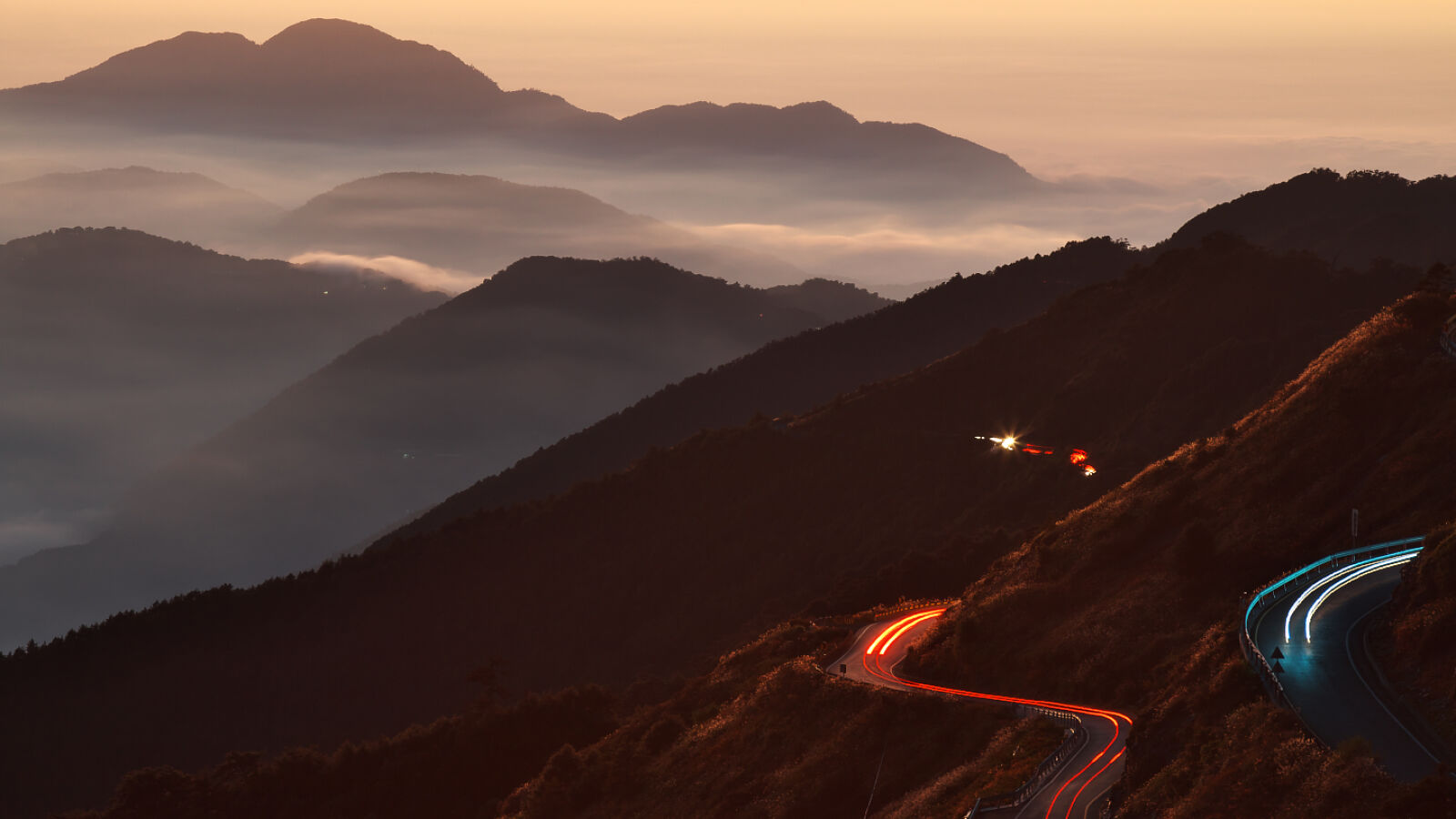 Canon EOS 70D + Canon EF 24-105mm F4L IS USM sample photo. Blue, mountains, dawn, daylight photography