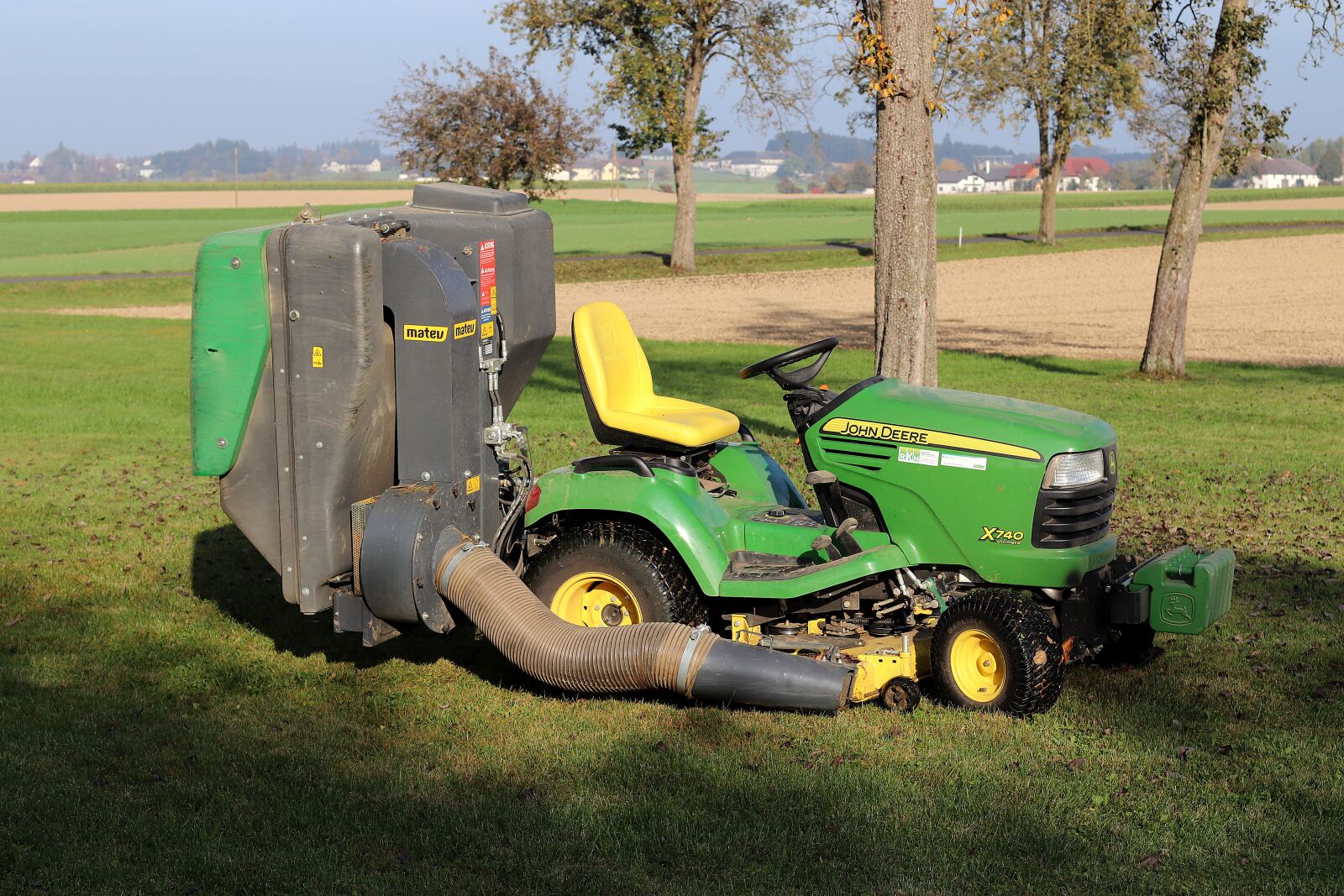 Canon EF 50mm F1.4 USM sample photo. John deere, ride-on mower photography