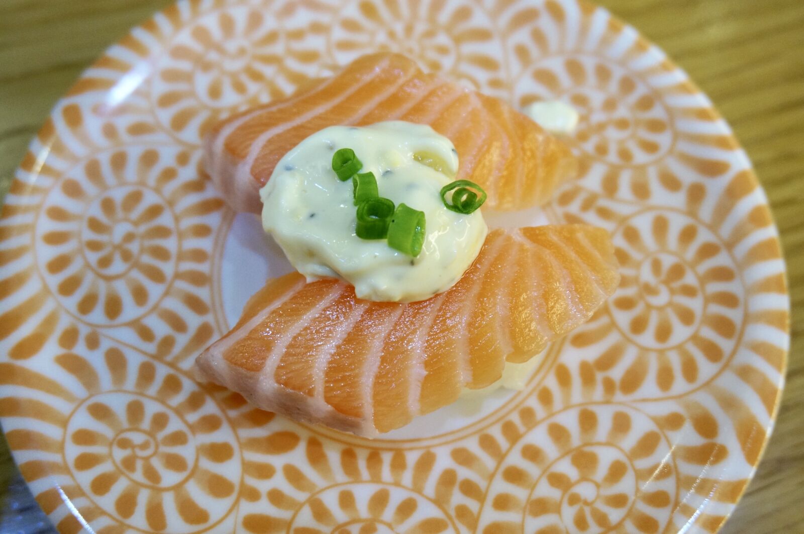 Sony Alpha NEX-5T sample photo. Food, sushi, salmon photography