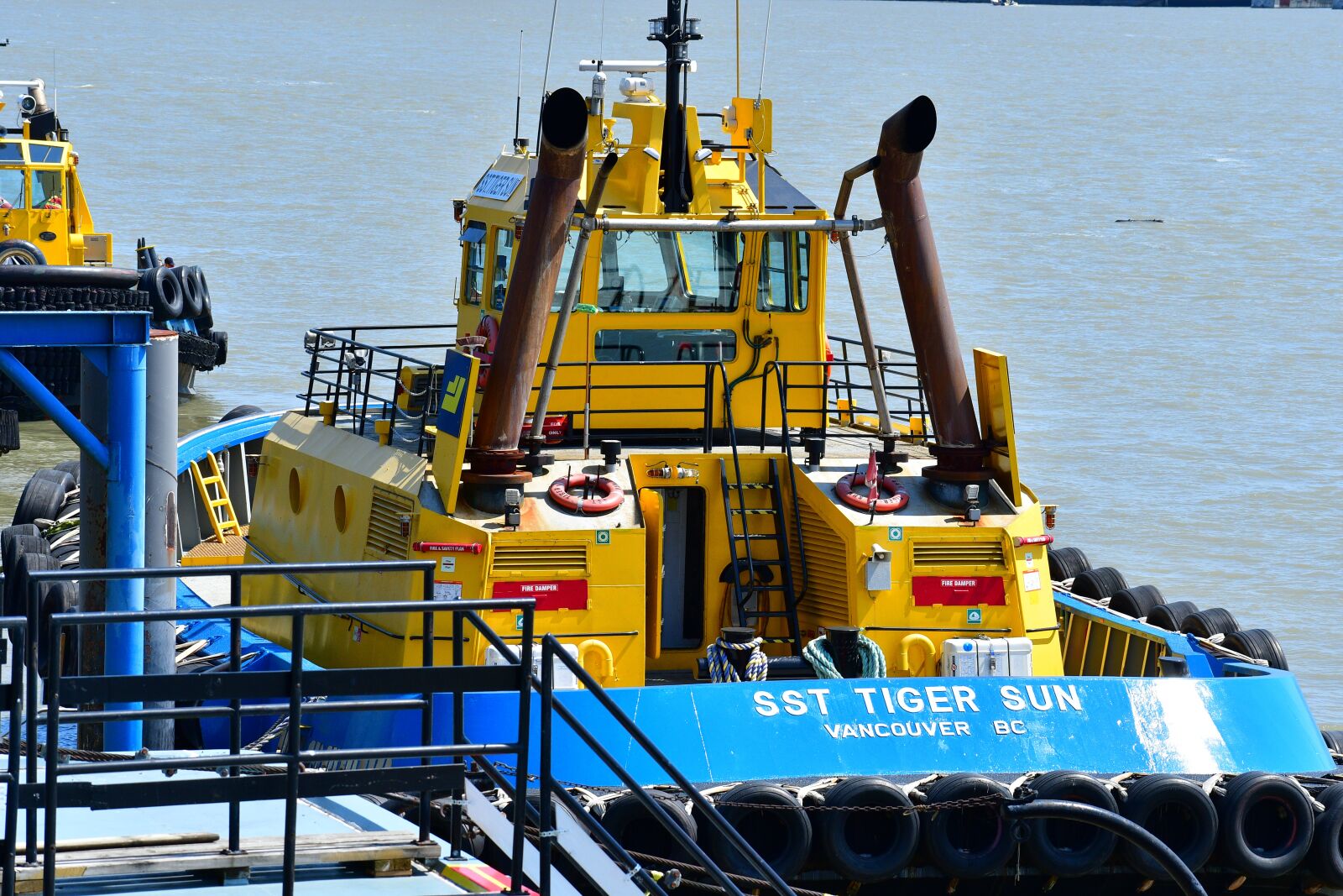 Nikon D7500 sample photo. Tugboat smoke funnel, smoke photography
