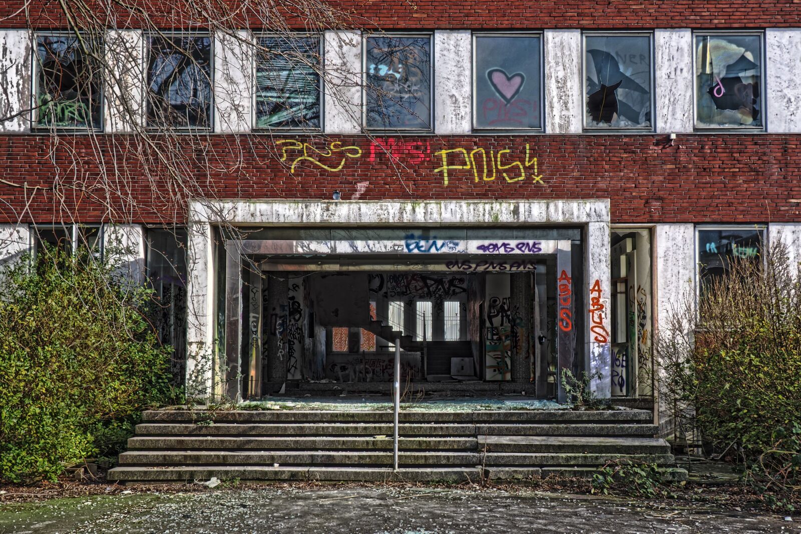 Olympus OM-D E-M10 sample photo. Architecture, abandoned, old photography