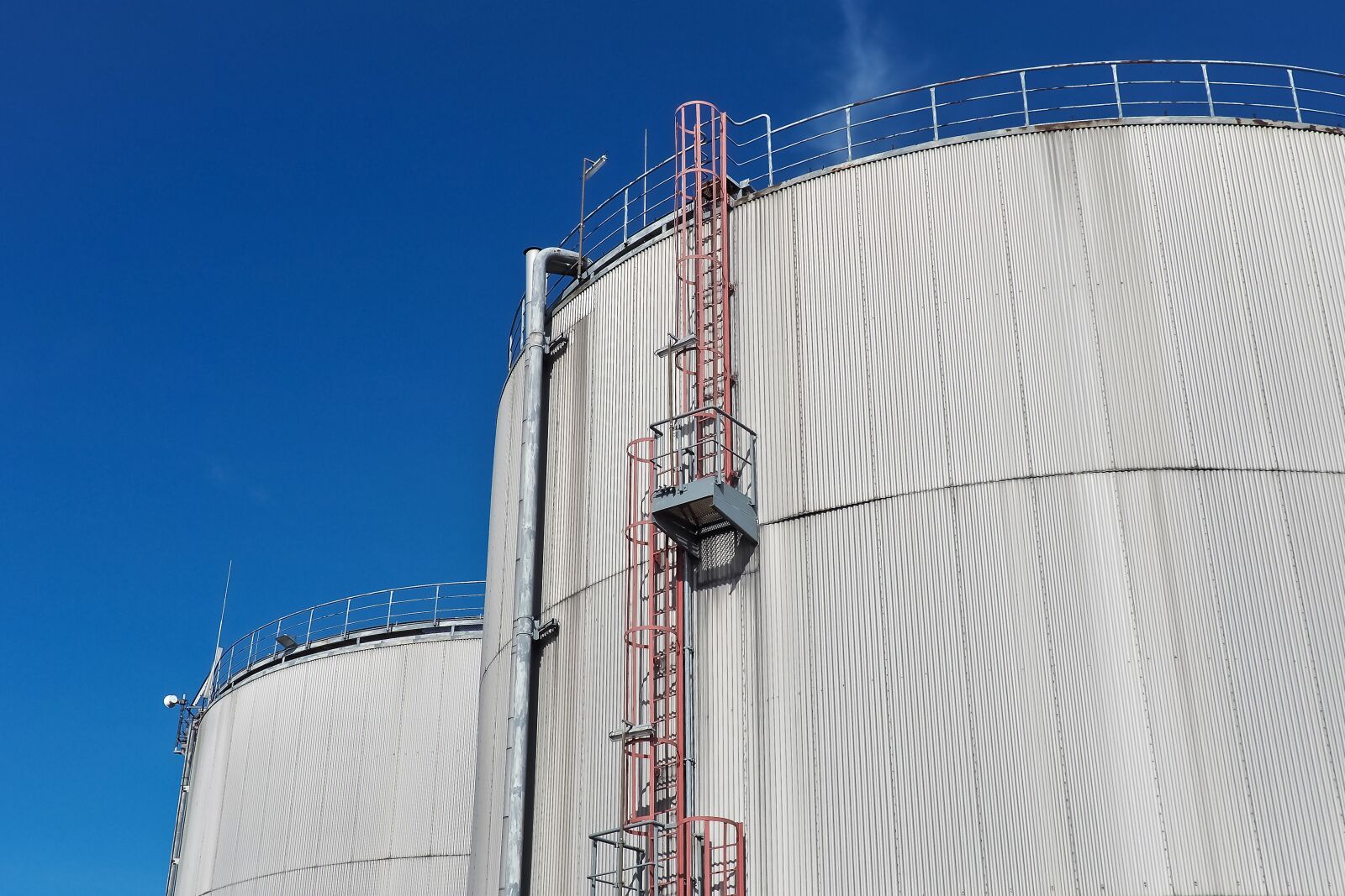 Olympus OM-D E-M10 sample photo. Gasoline tanks, port, industry photography