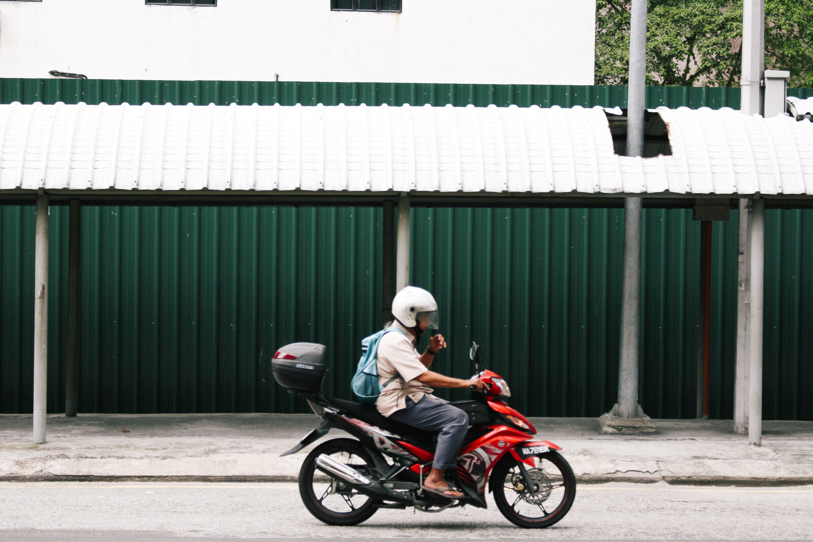 Canon EOS 700D (EOS Rebel T5i / EOS Kiss X7i) sample photo. Bike, city, traffic photography