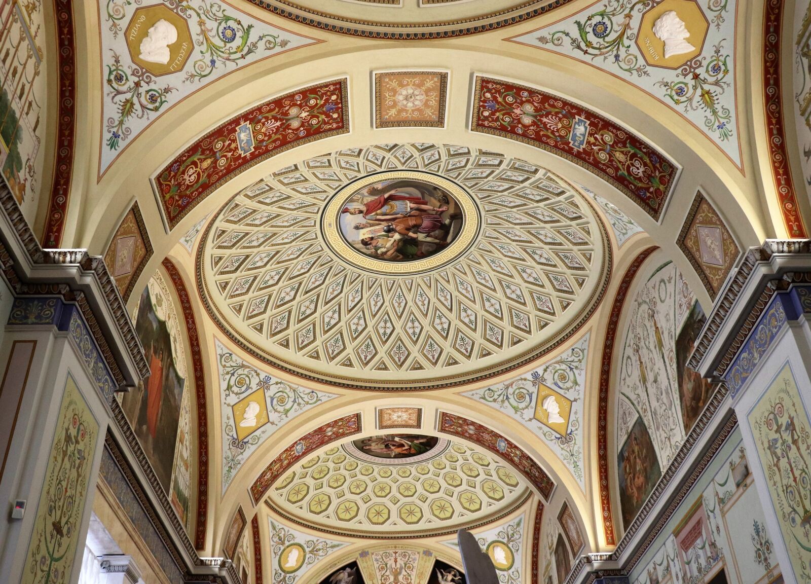 Canon EOS 77D (EOS 9000D / EOS 770D) sample photo. Museum, ceiling, light photography