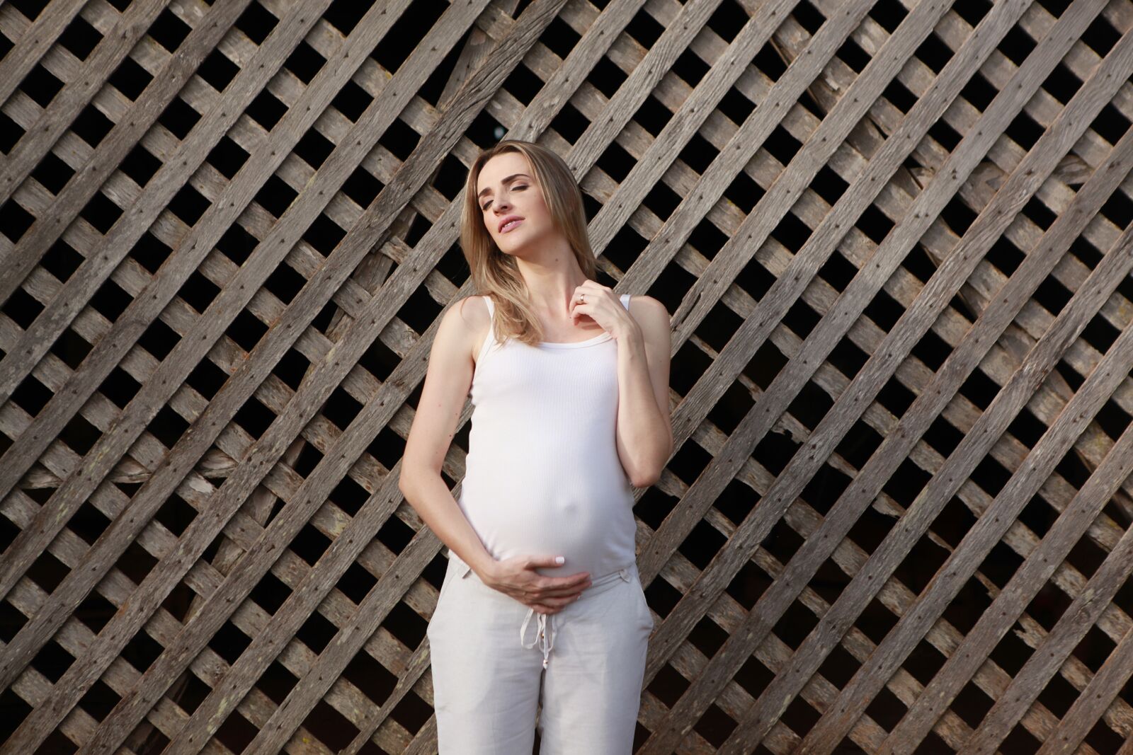 Canon EOS 5D Mark II sample photo. Belly, mom, pregnant photography