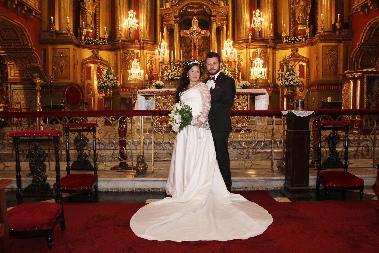 Canon EF-S 18-135mm F3.5-5.6 IS sample photo. Wedding, couple, church photography